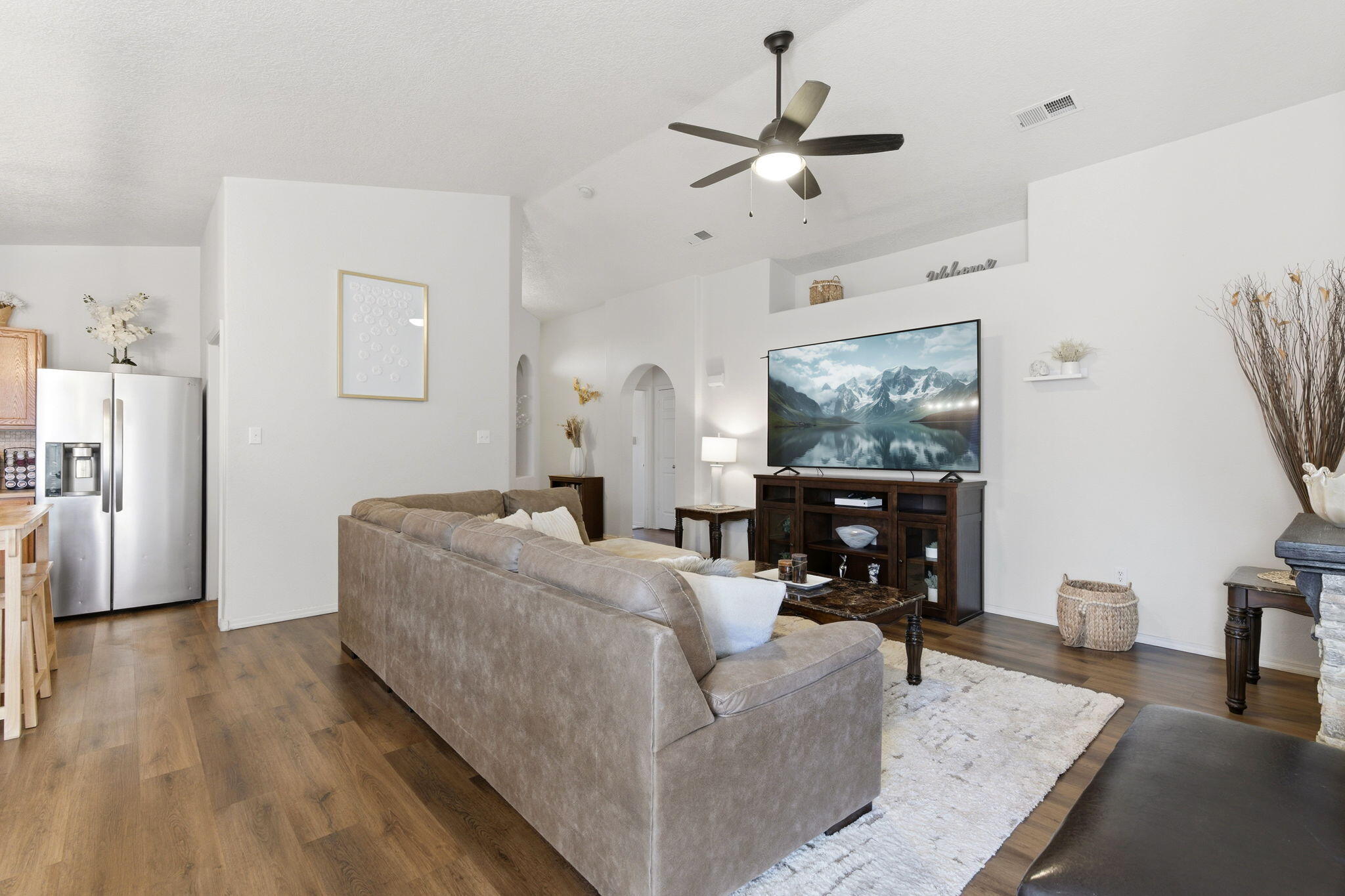 3738 Desert Pinon Drive NE