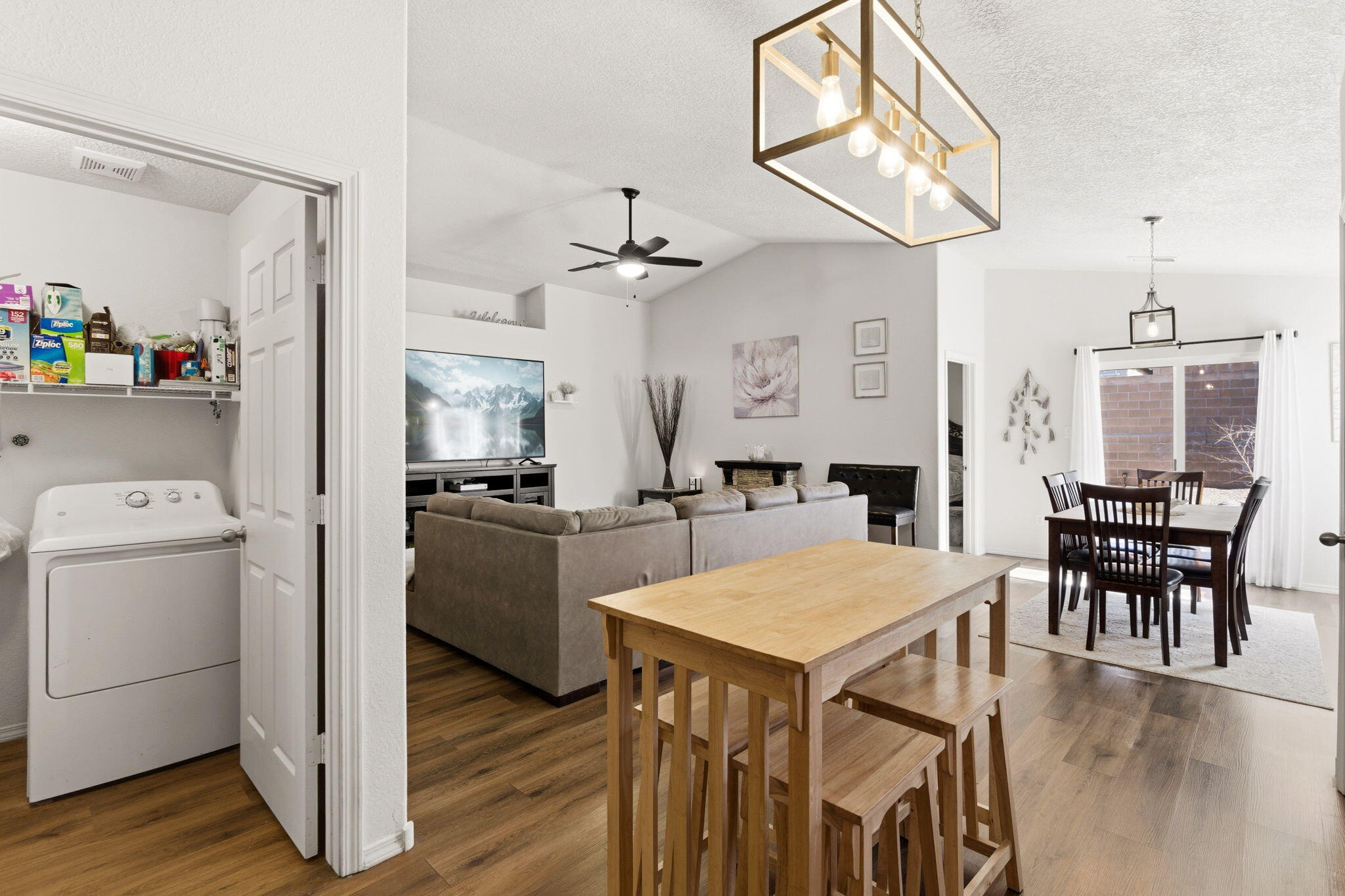 3738 Desert Pinon Drive NE