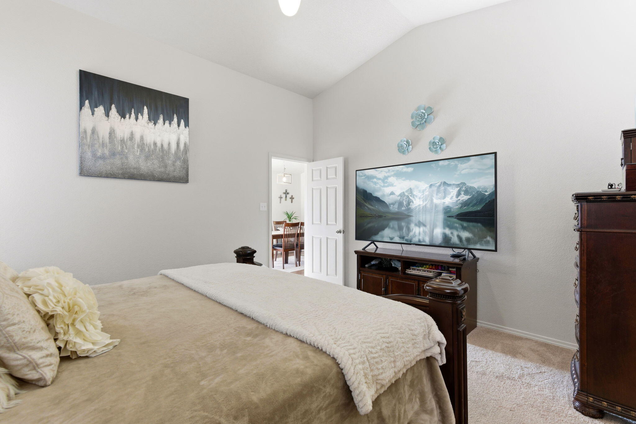 3738 Desert Pinon Drive NE