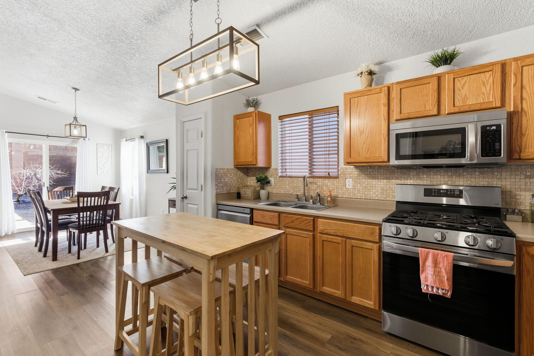 3738 Desert Pinon Drive NE