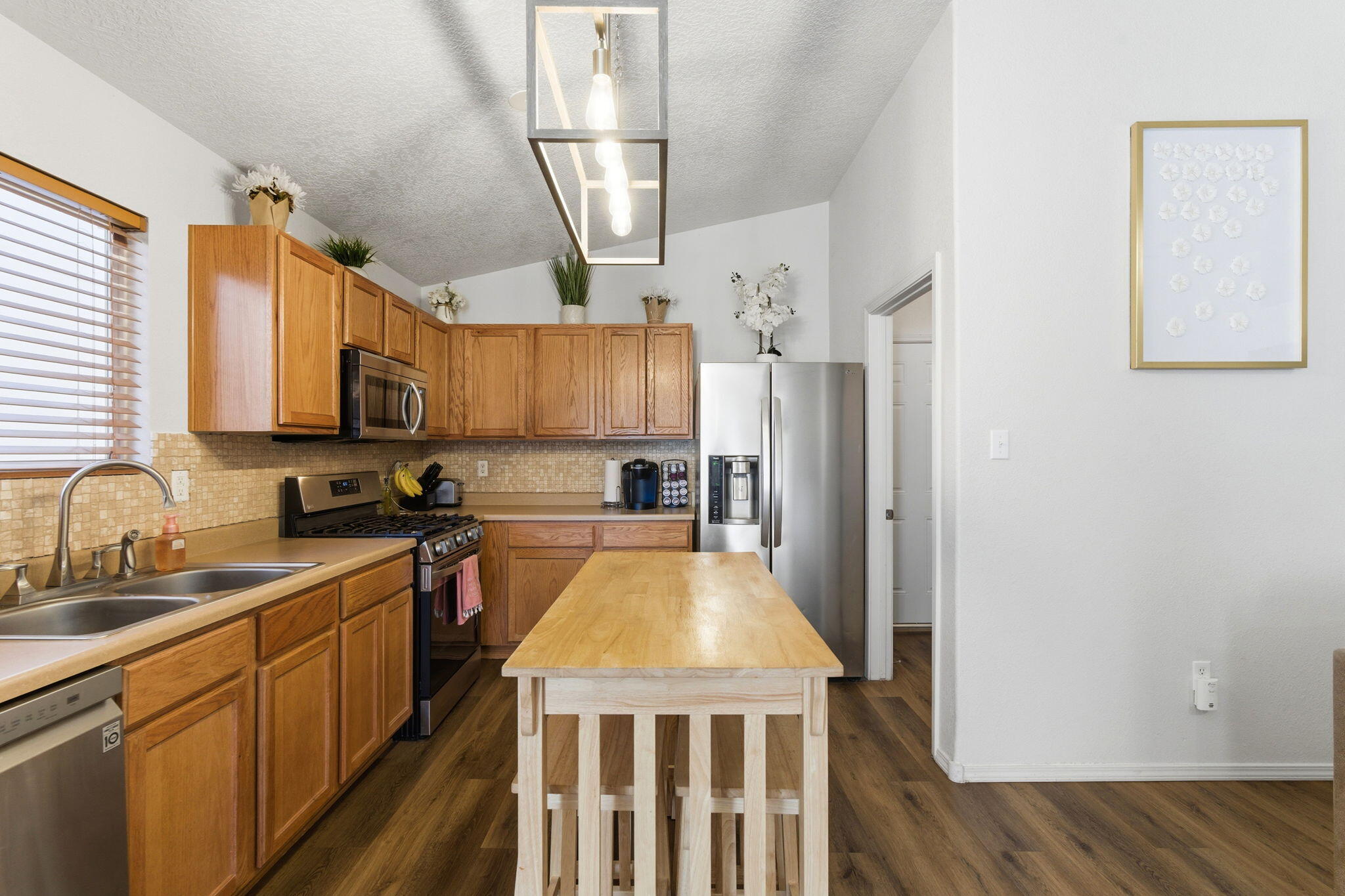 3738 Desert Pinon Drive NE