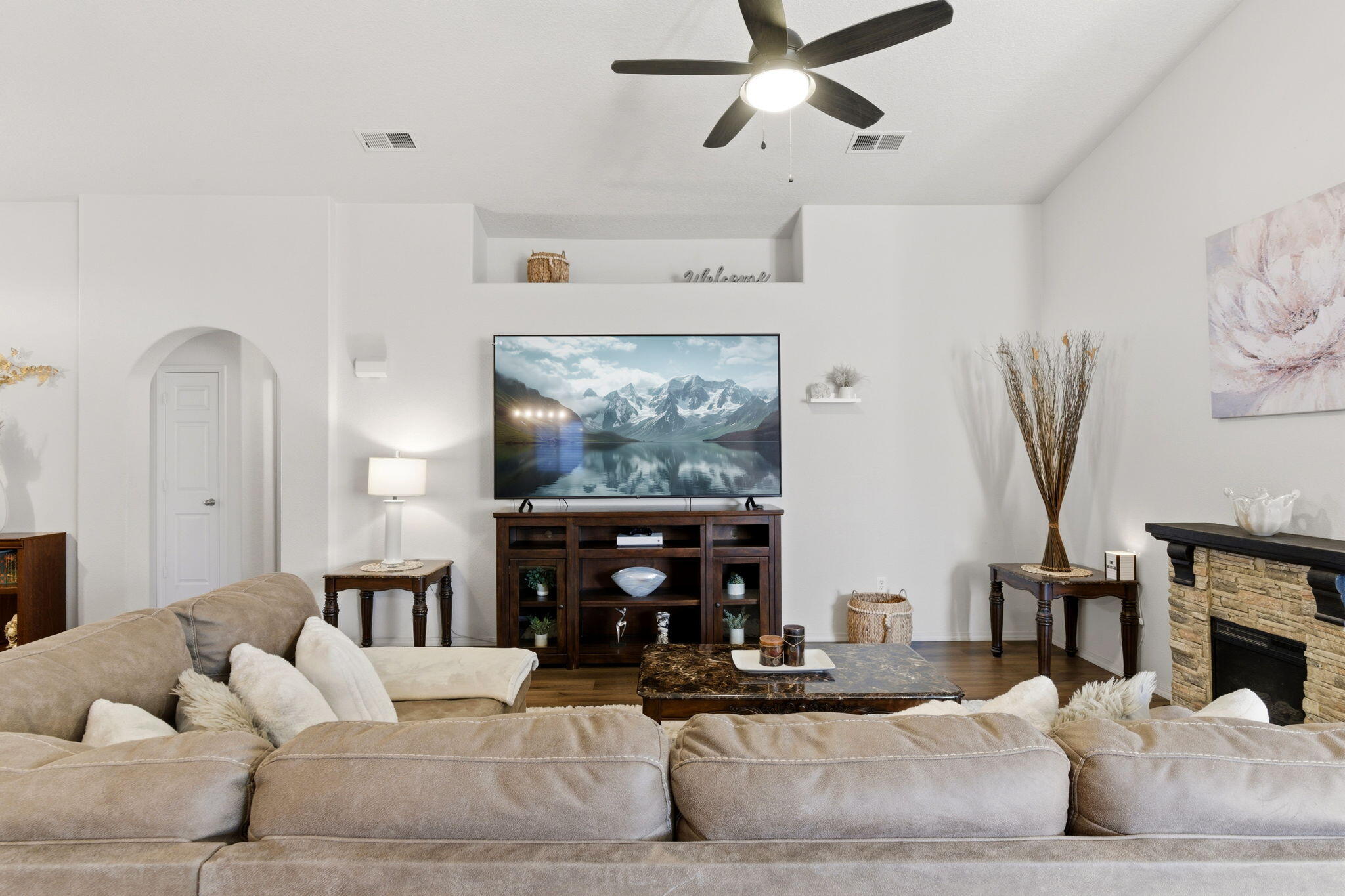 3738 Desert Pinon Drive NE