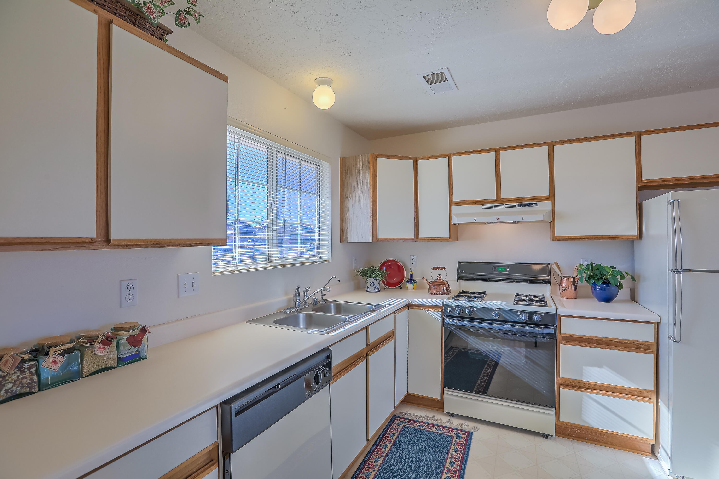 7005 Christopher Court NE