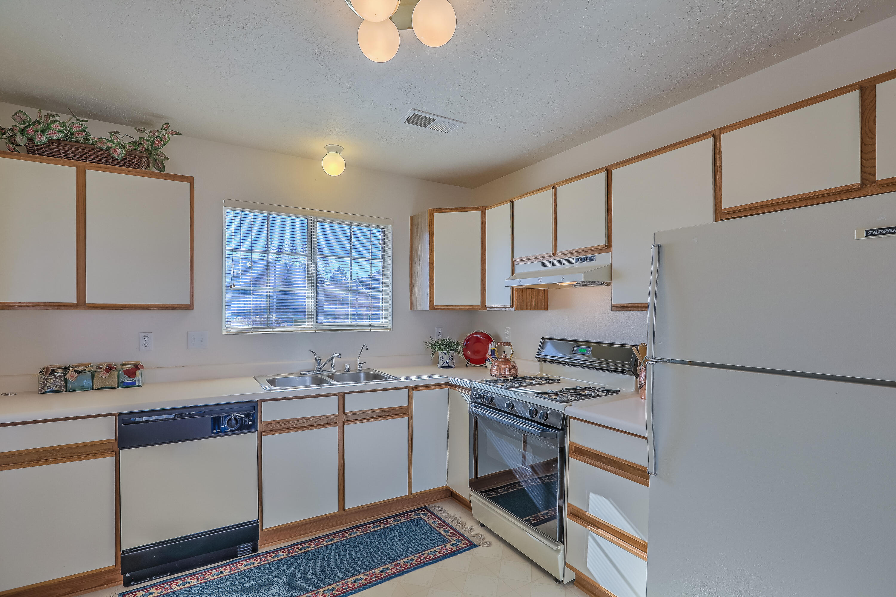 7005 Christopher Court NE