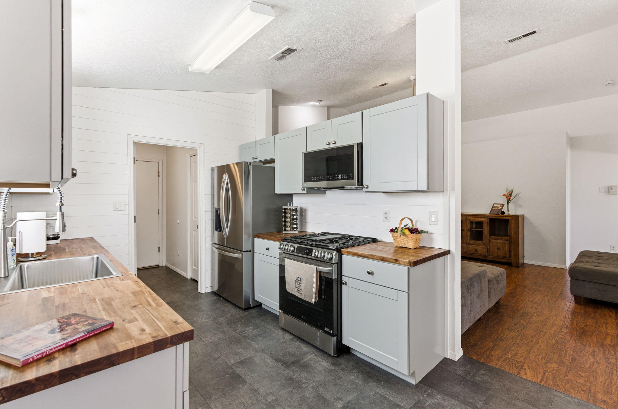 9604 Palomita Court NW