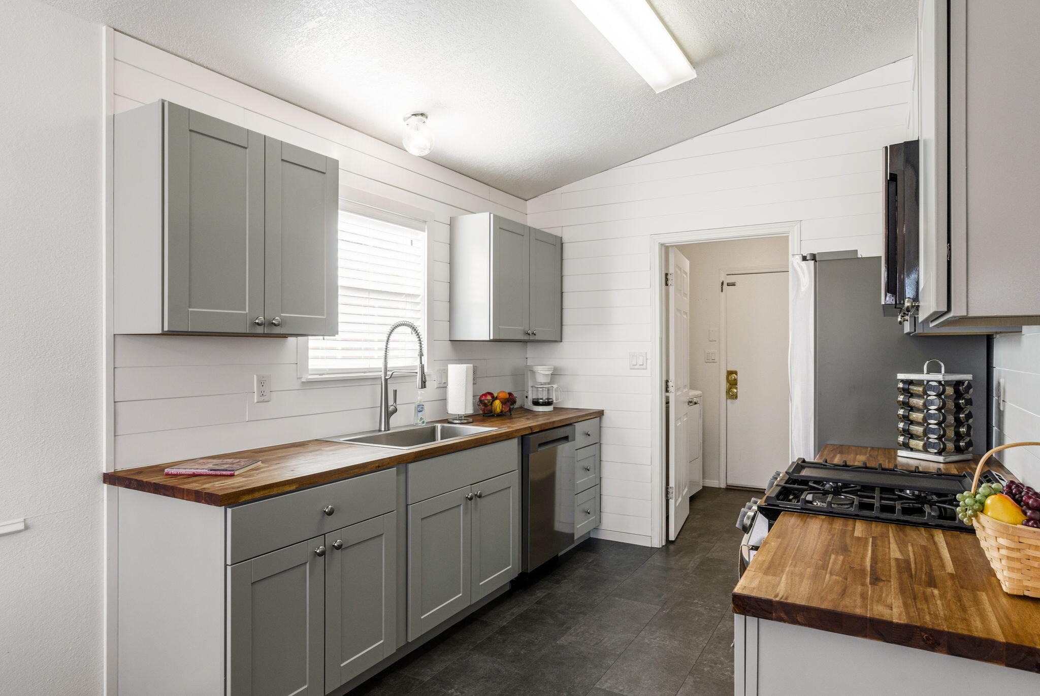 9604 Palomita Court NW