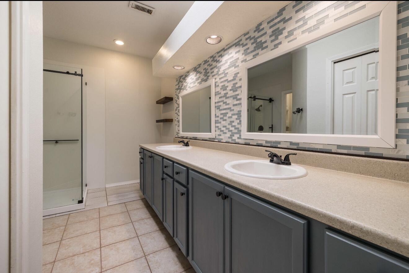 10800 N Malaguena Lane NE