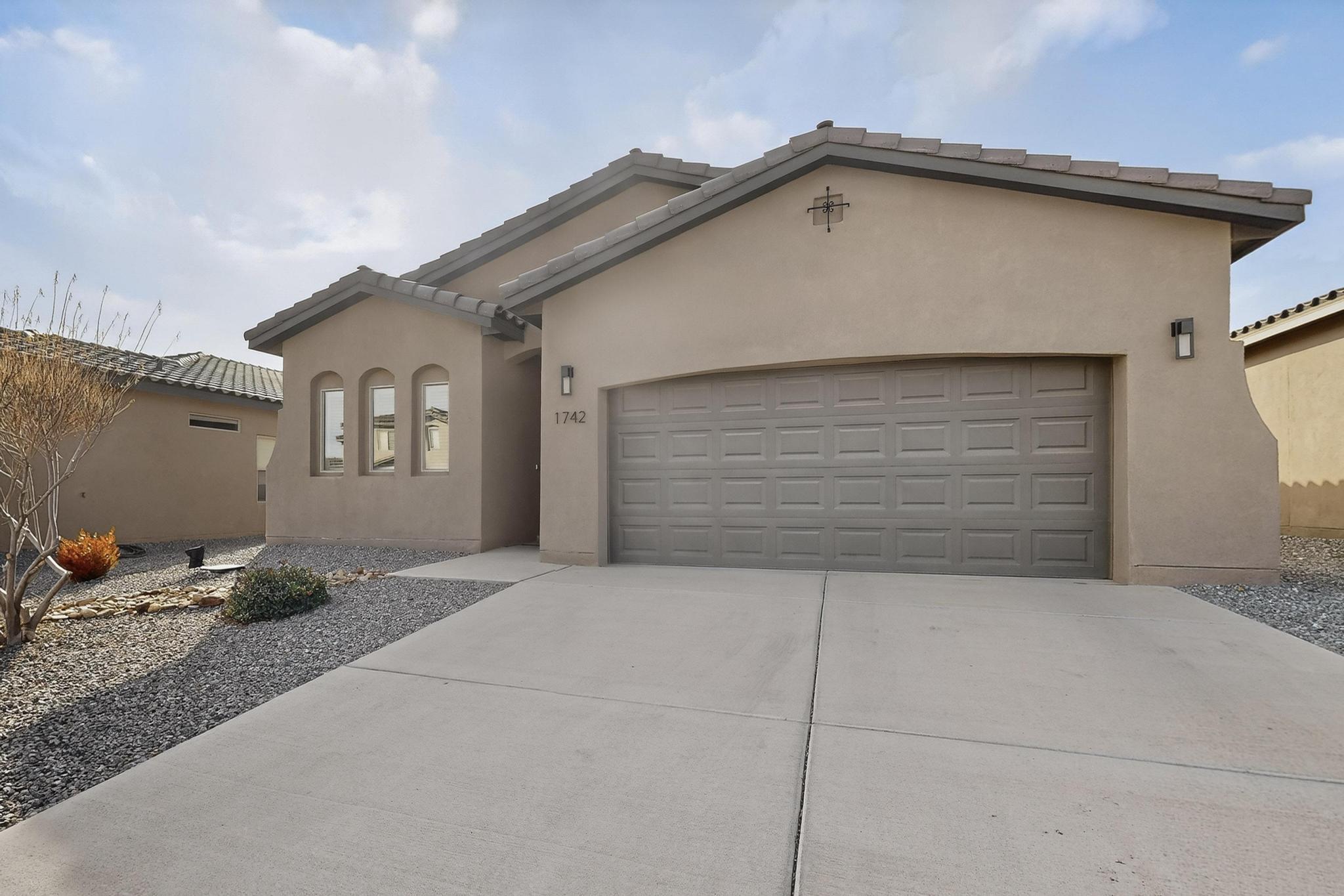 1742 Tesoro Loop NW