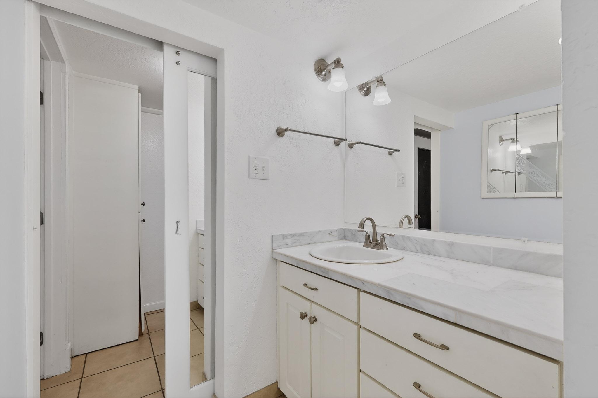 1100 Alvarado Drive SE APT 104