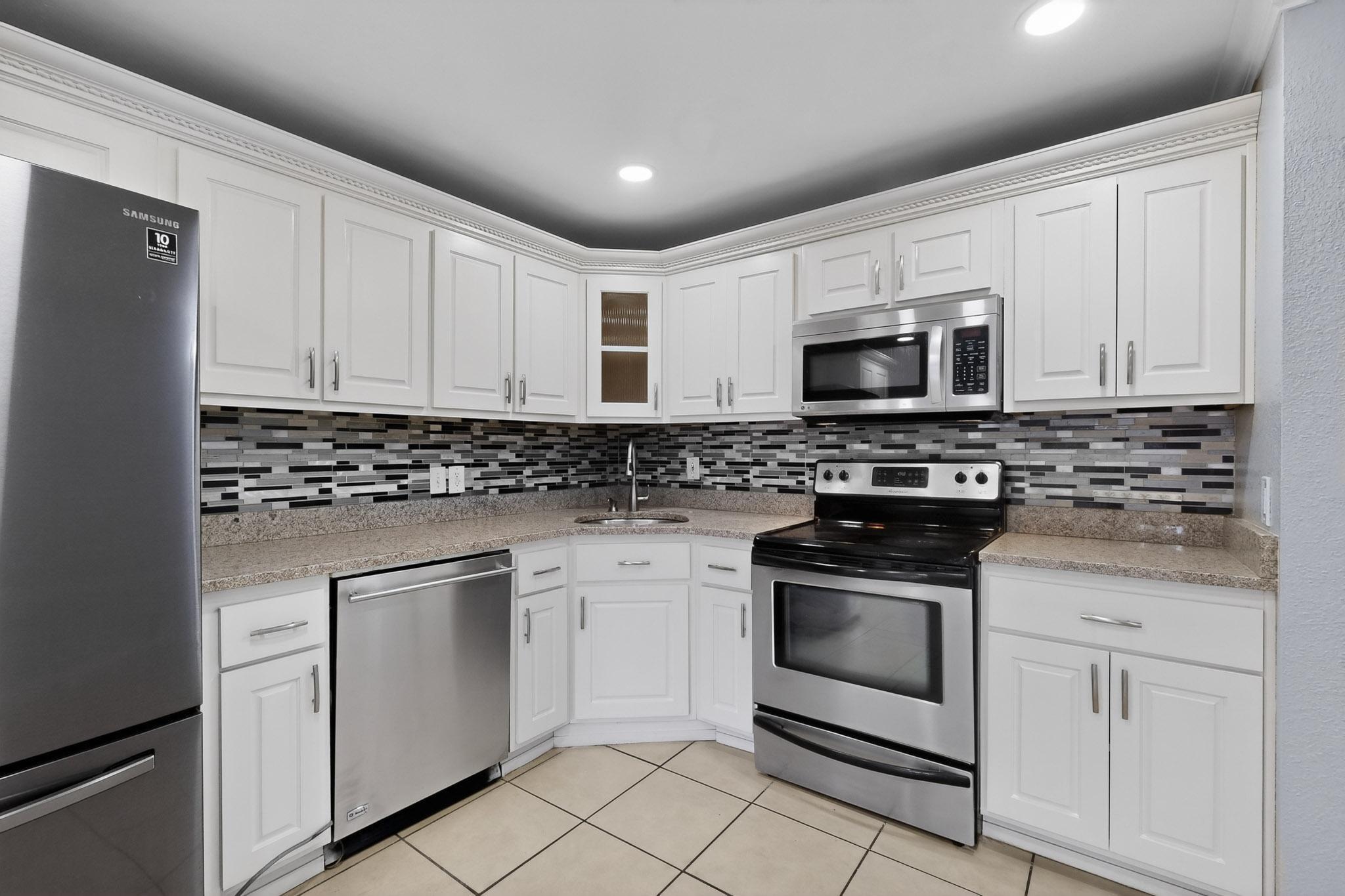 1100 Alvarado Drive SE APT 104