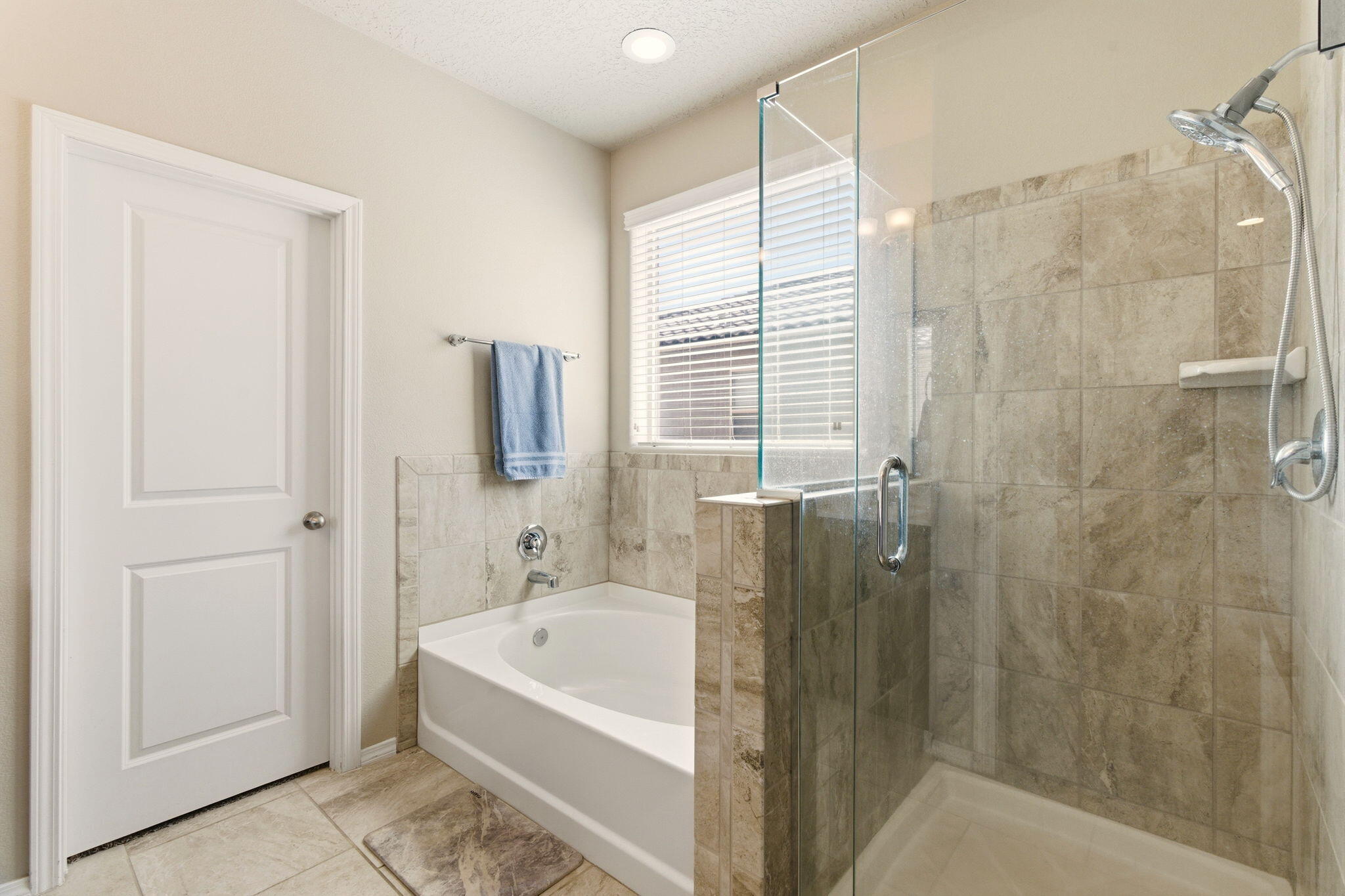 4509 Skyline Loop NE