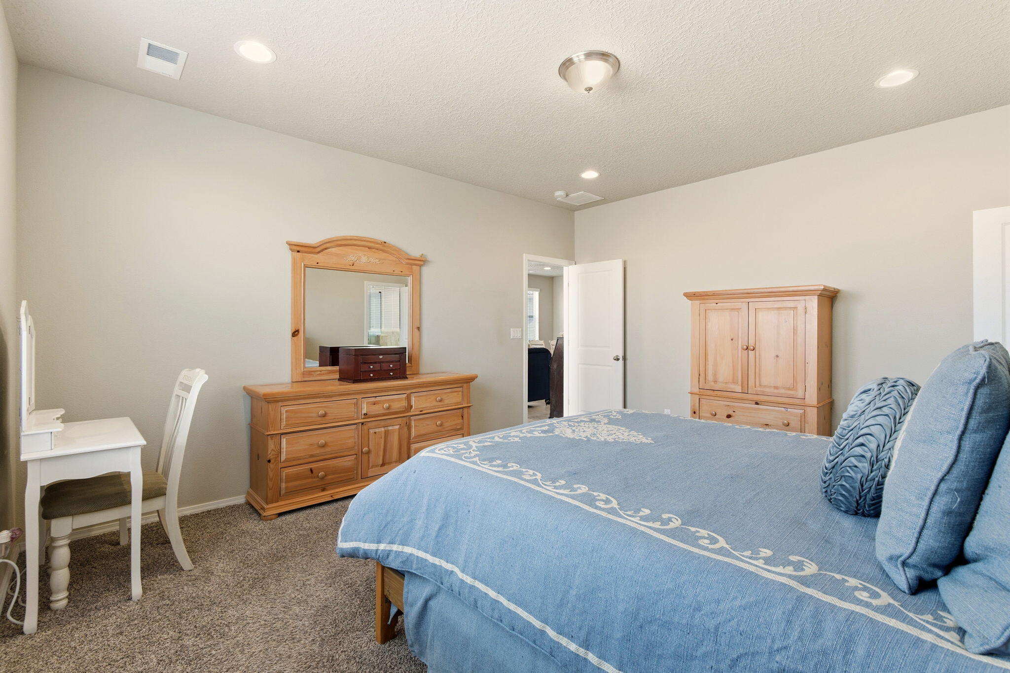 4509 Skyline Loop NE