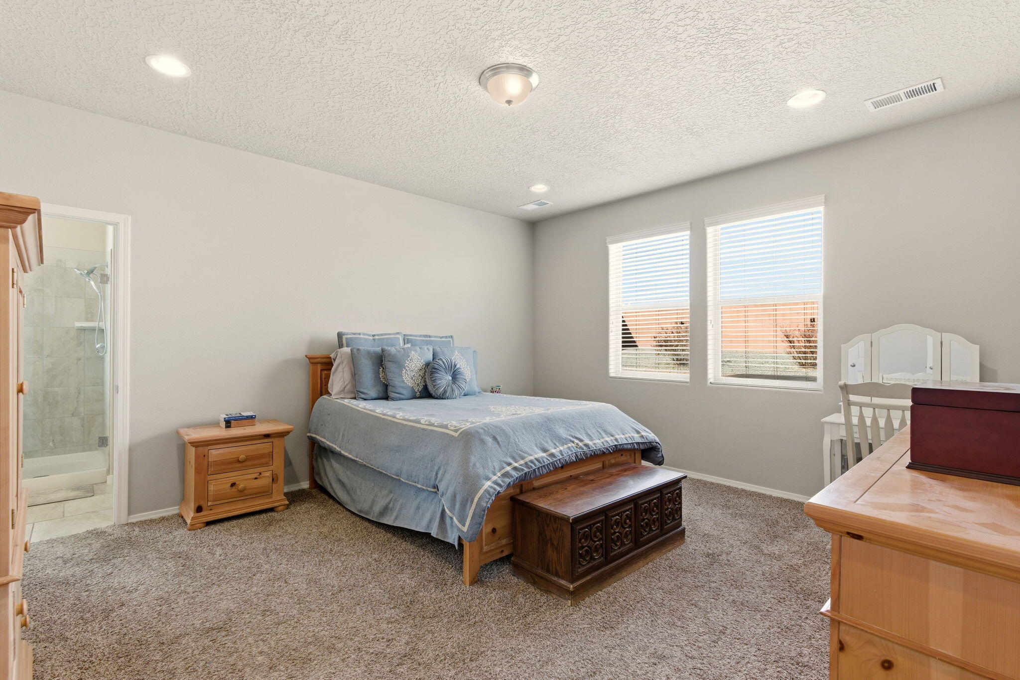4509 Skyline Loop NE