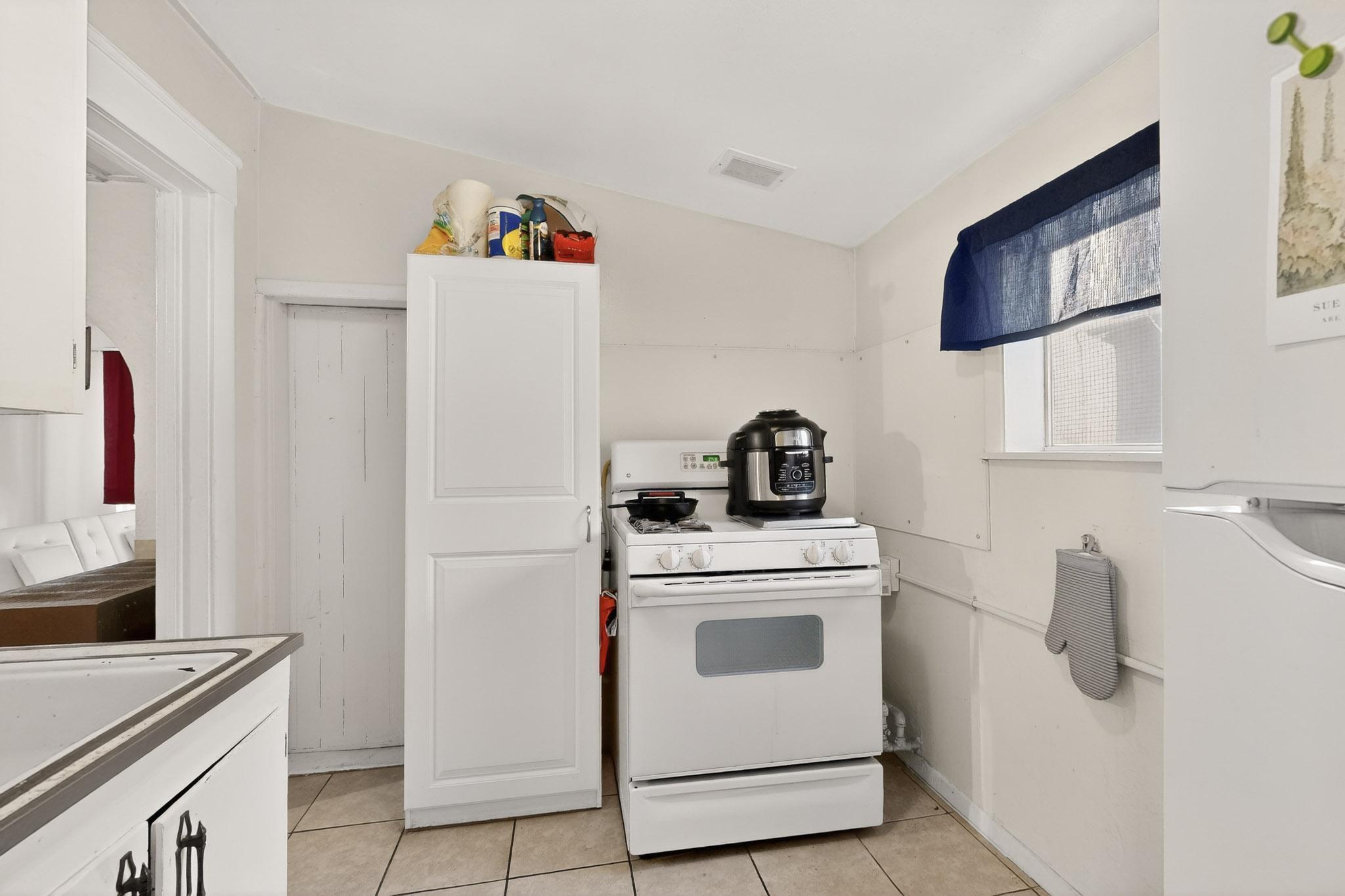 1204 Edith Boulevard SE