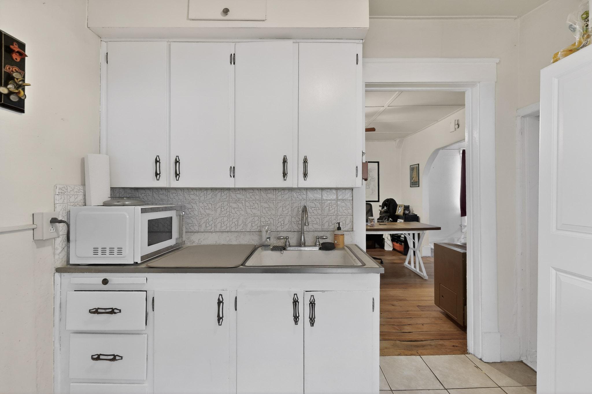 1204 Edith Boulevard SE