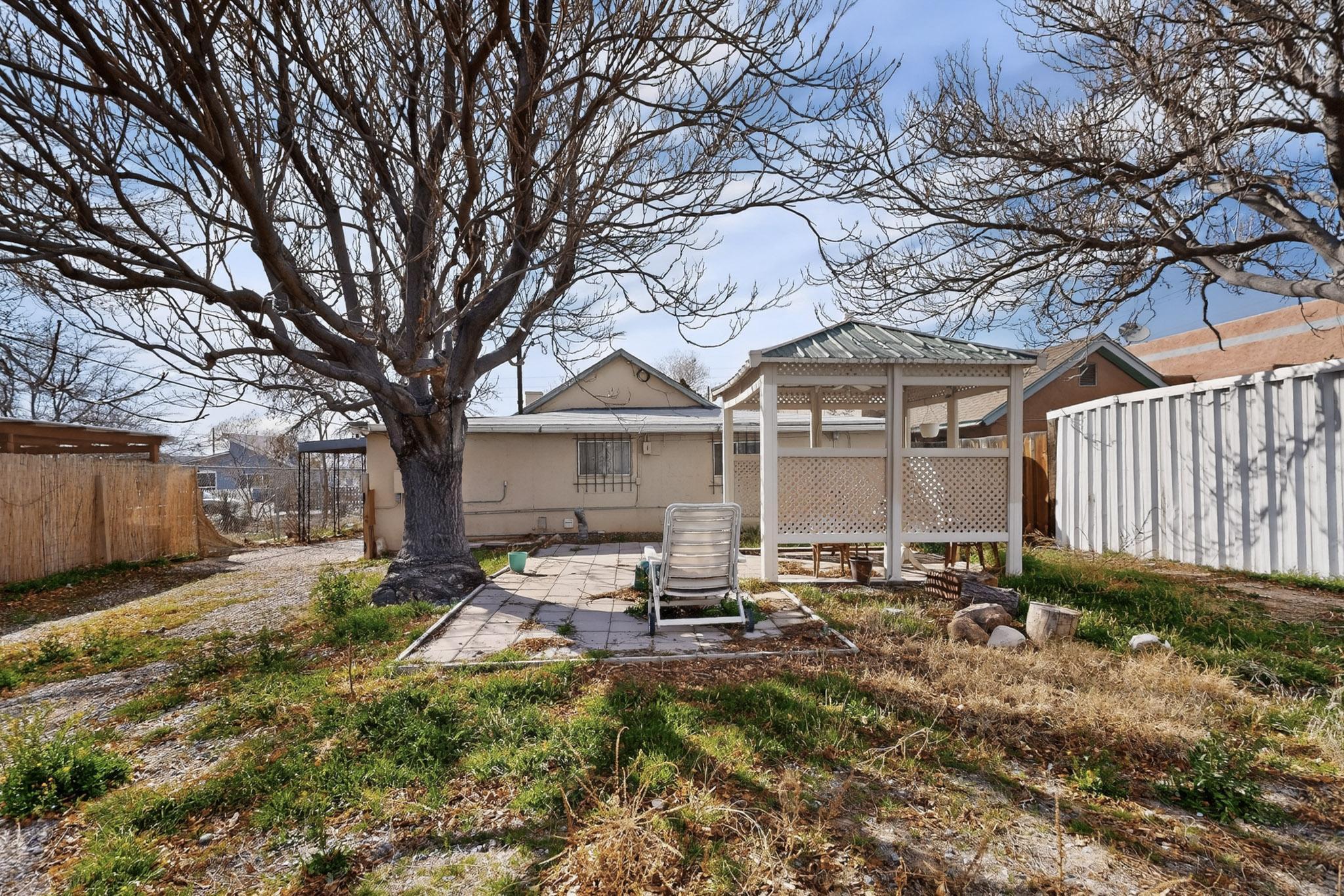 1204 Edith Boulevard SE