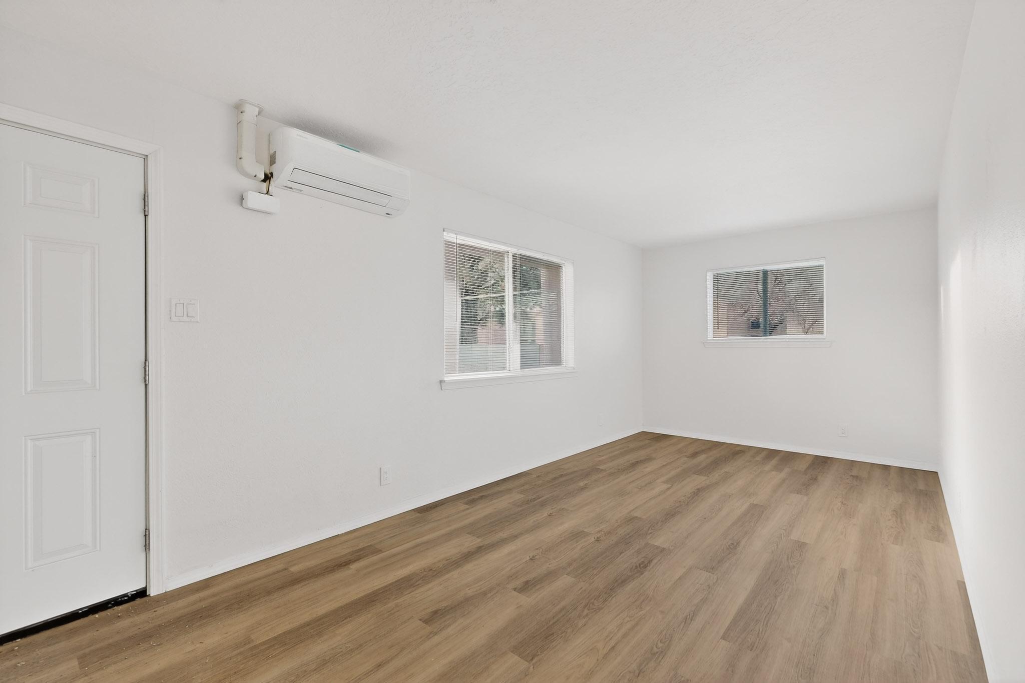 8320 Trumbull Avenue SE