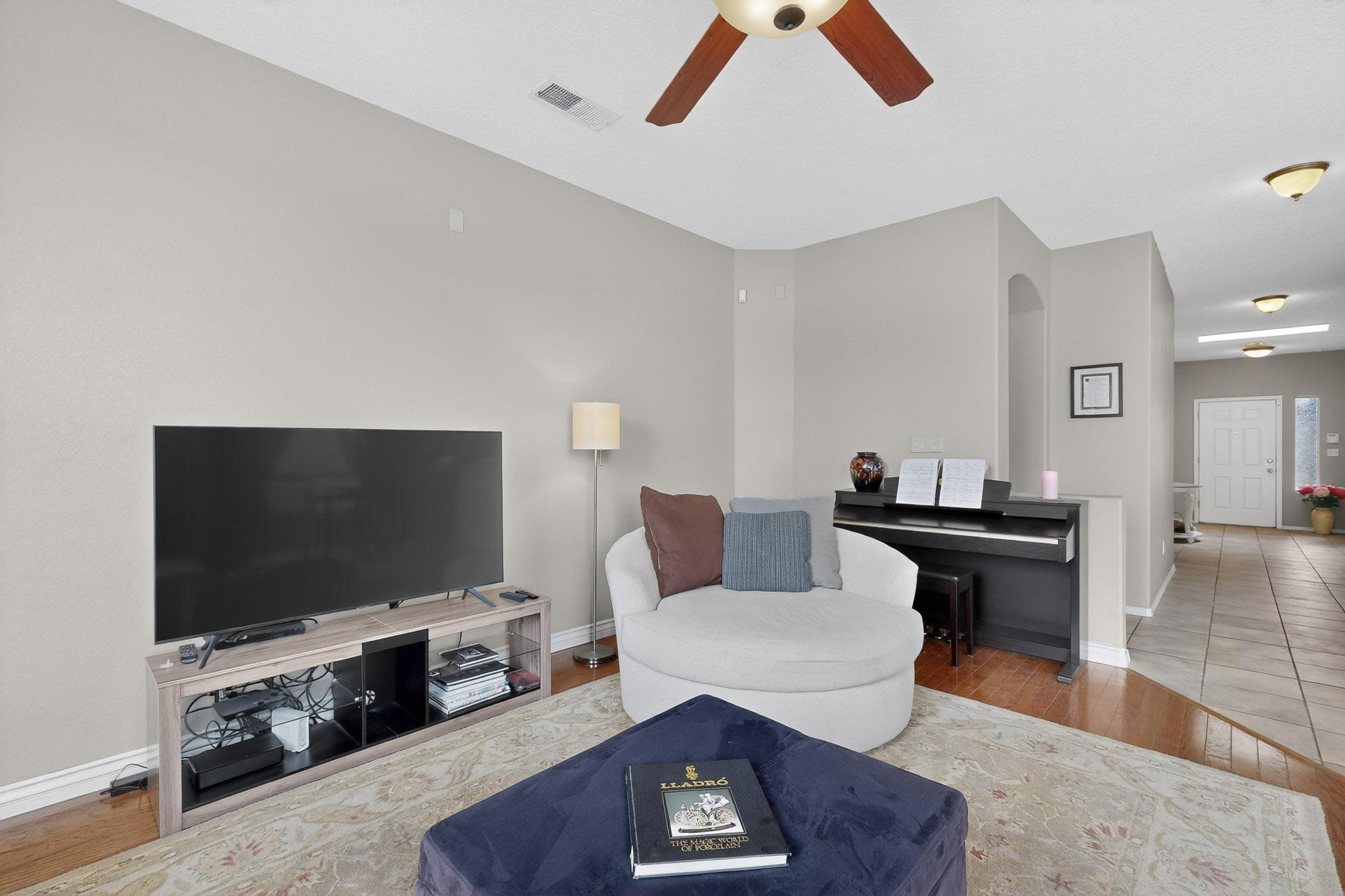 7712 Calle Carisma NE