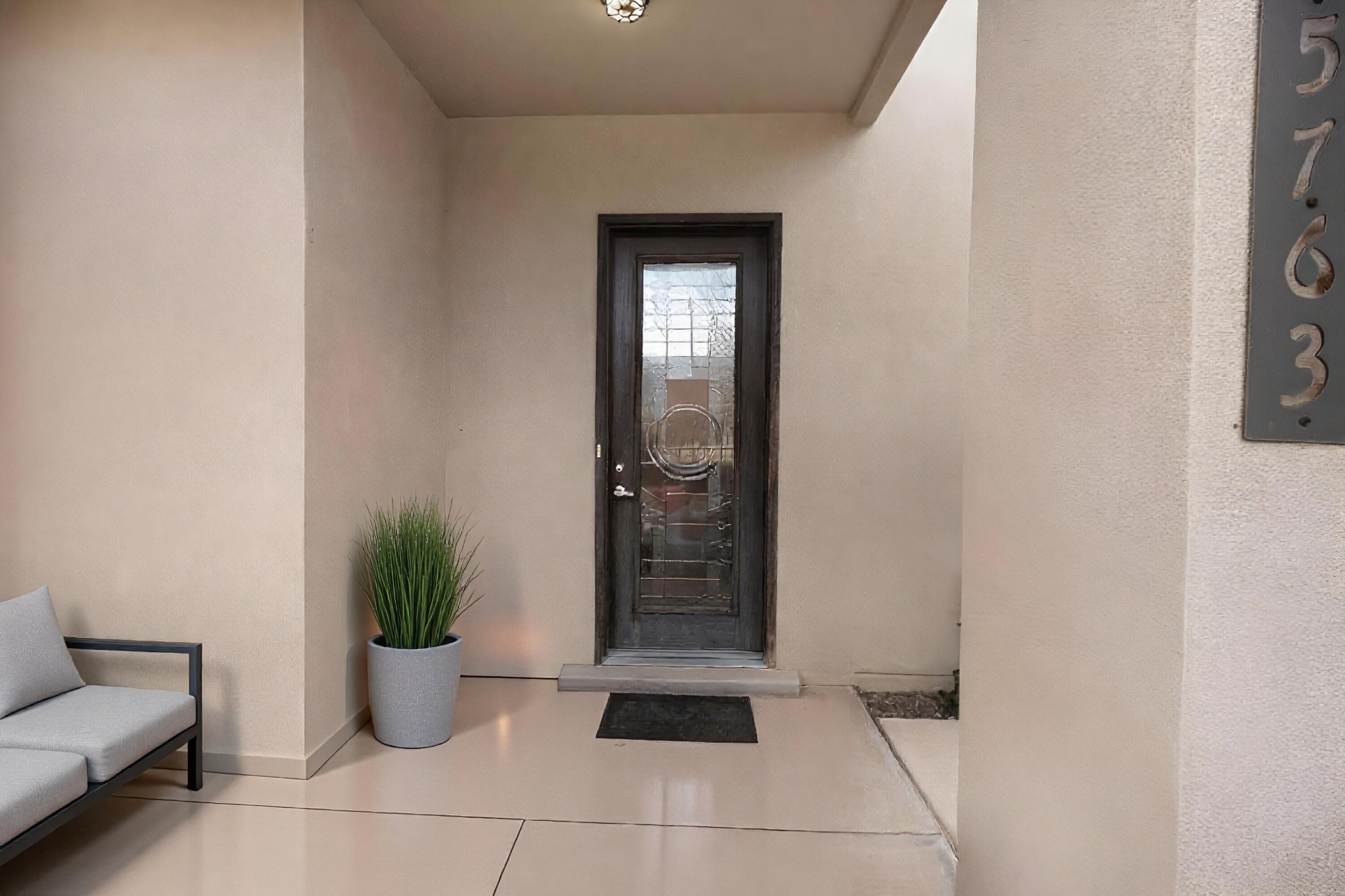 5763 University Boulevard SE