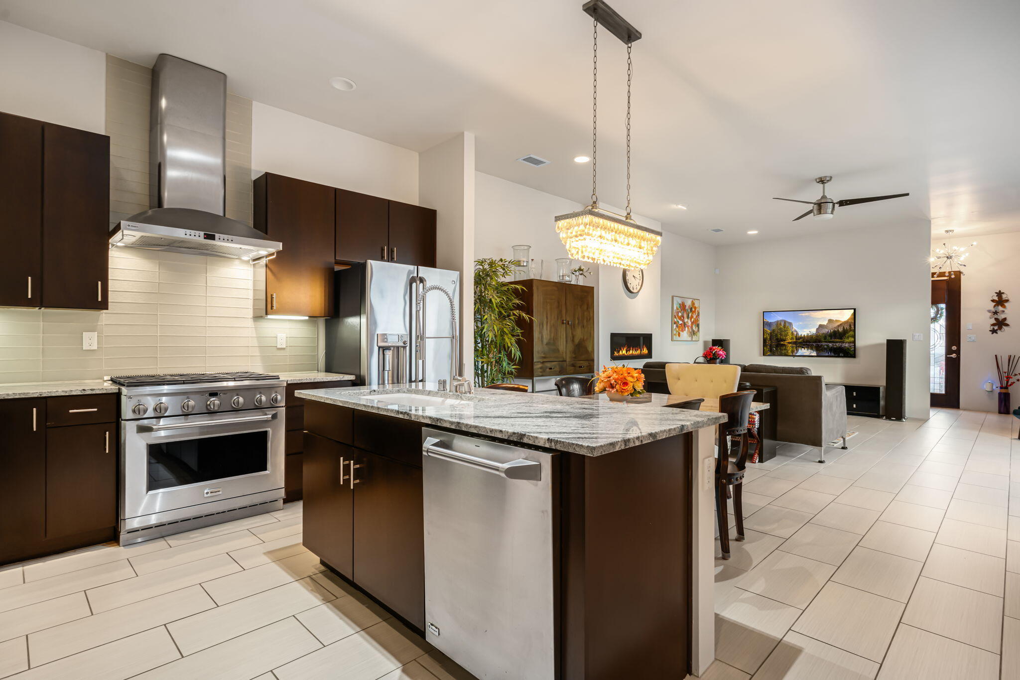 5763 University Boulevard SE