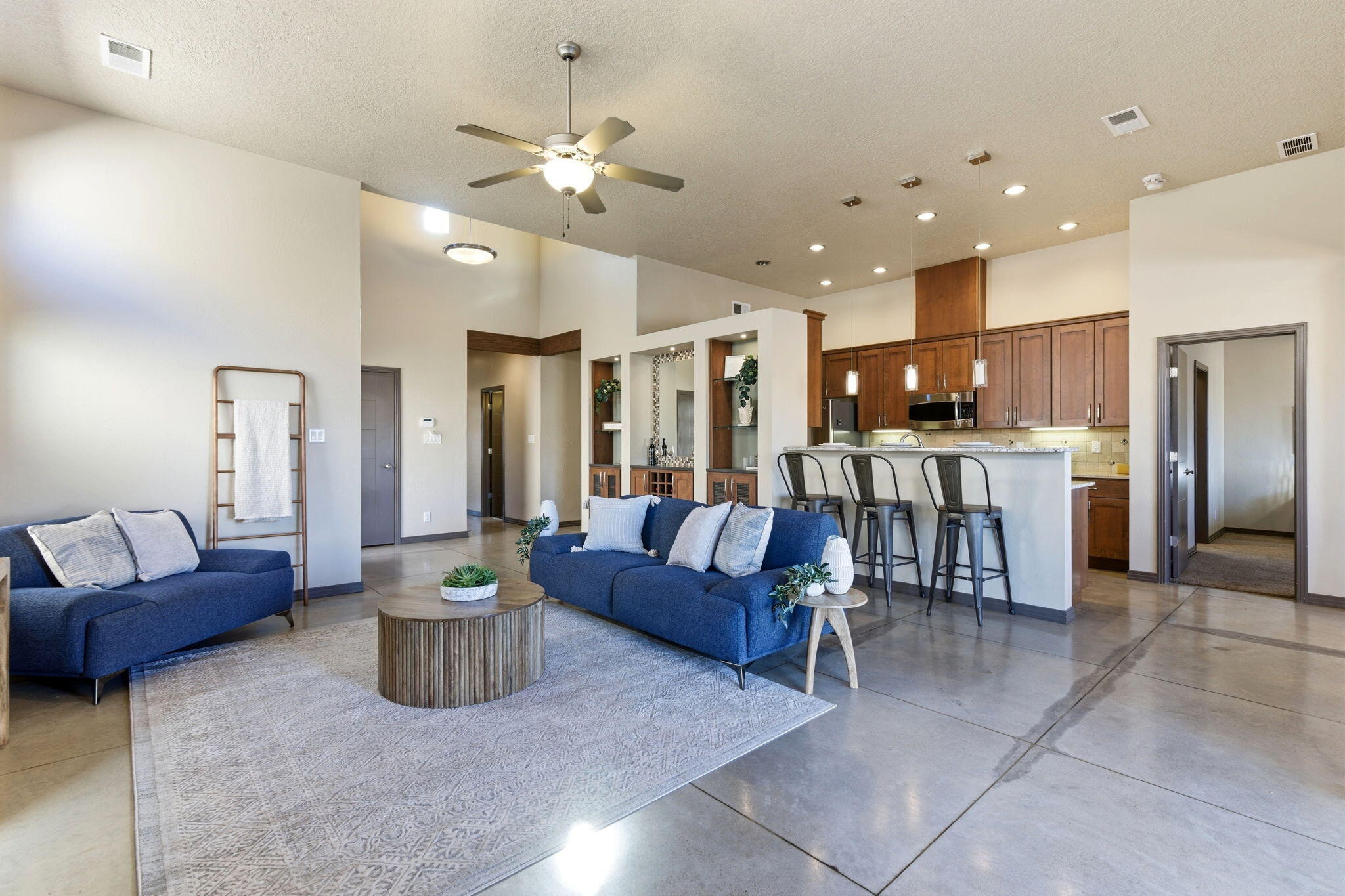 1323 Valle Lane NW