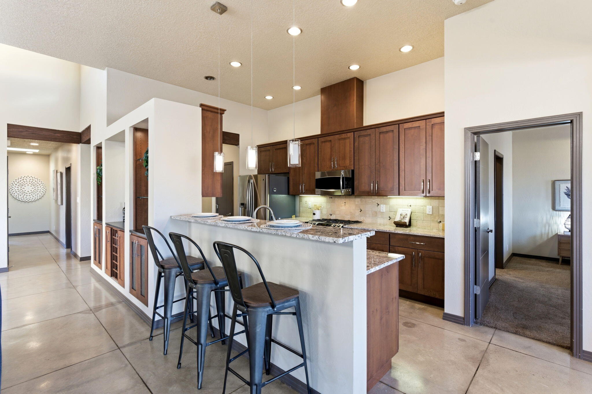 1323 Valle Lane NW