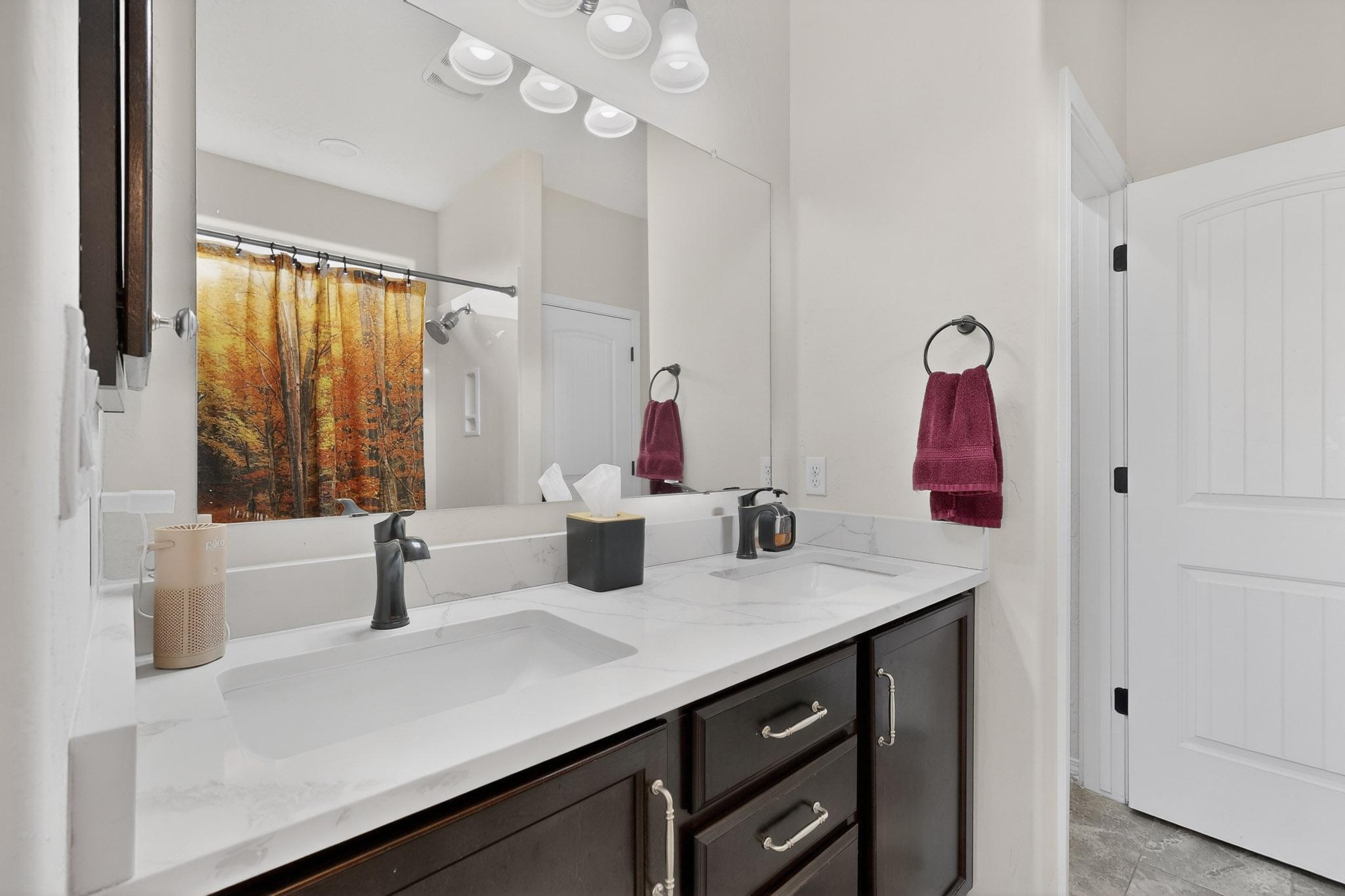 3517 Llano Vista Loop NE