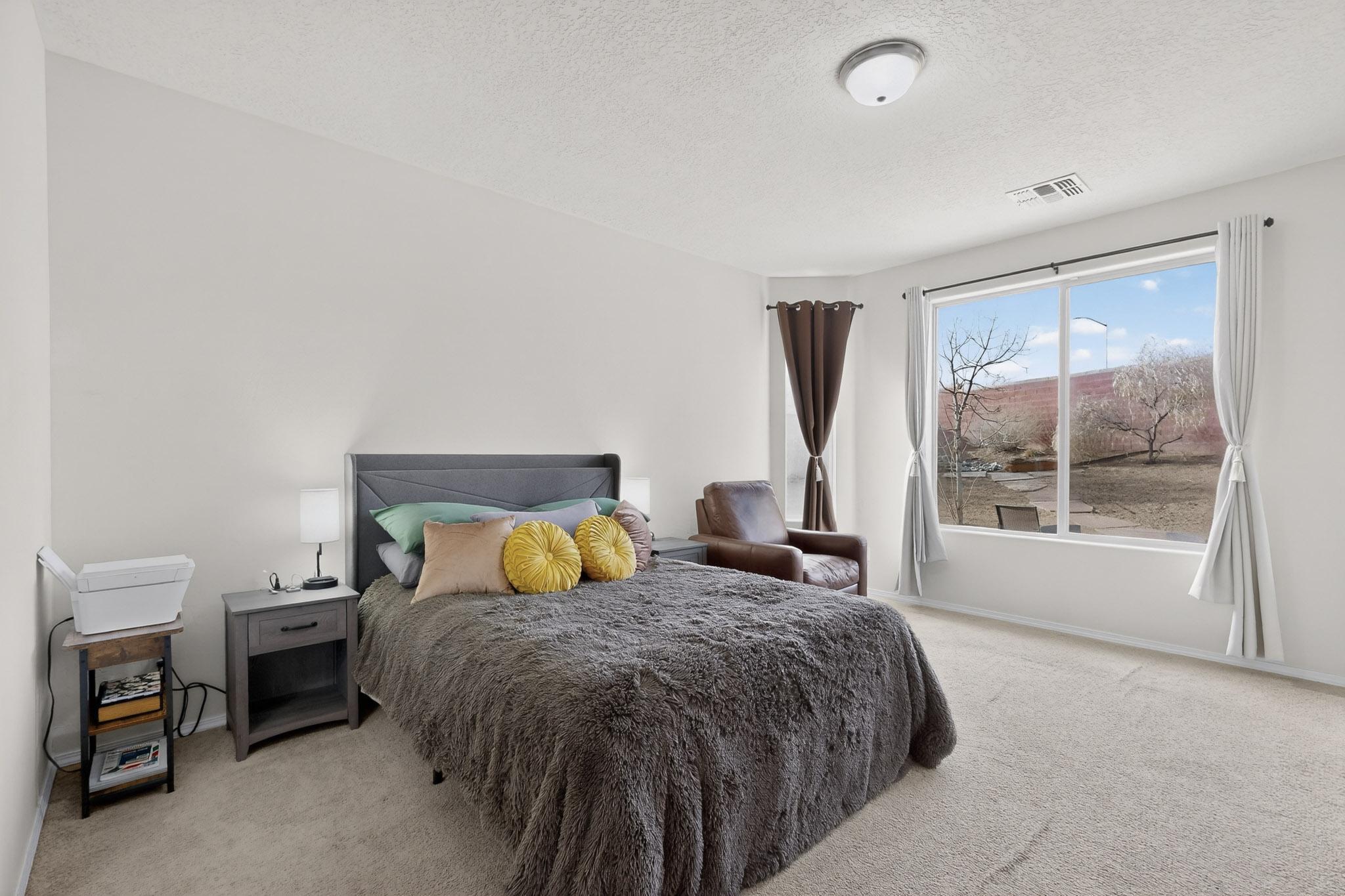 3517 Llano Vista Loop NE