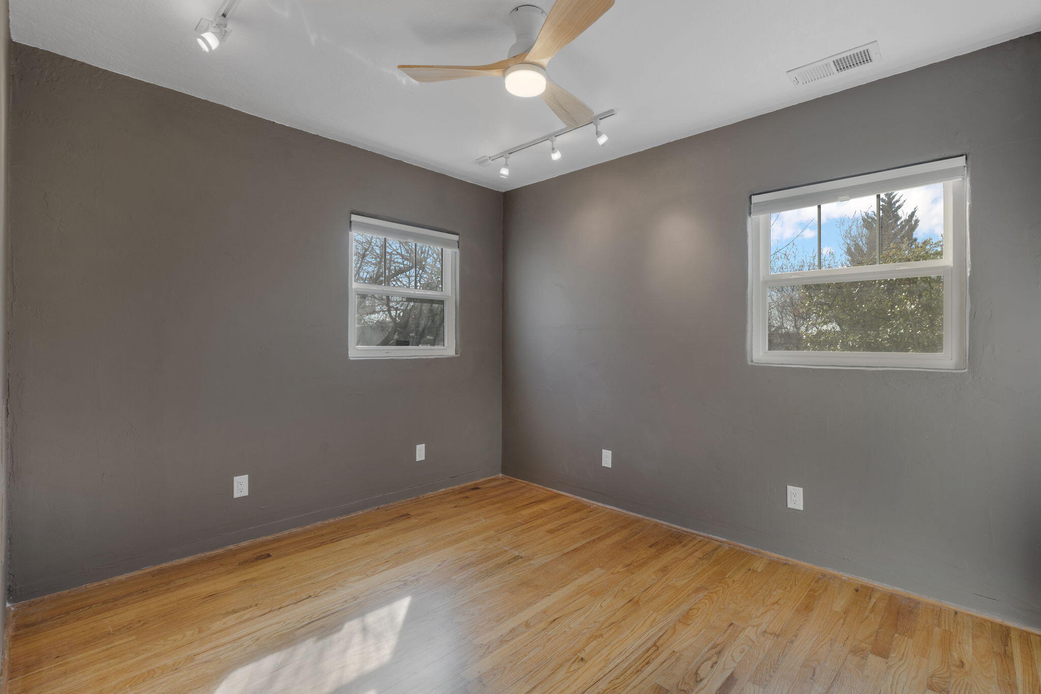 322 AMHERST Drive SE