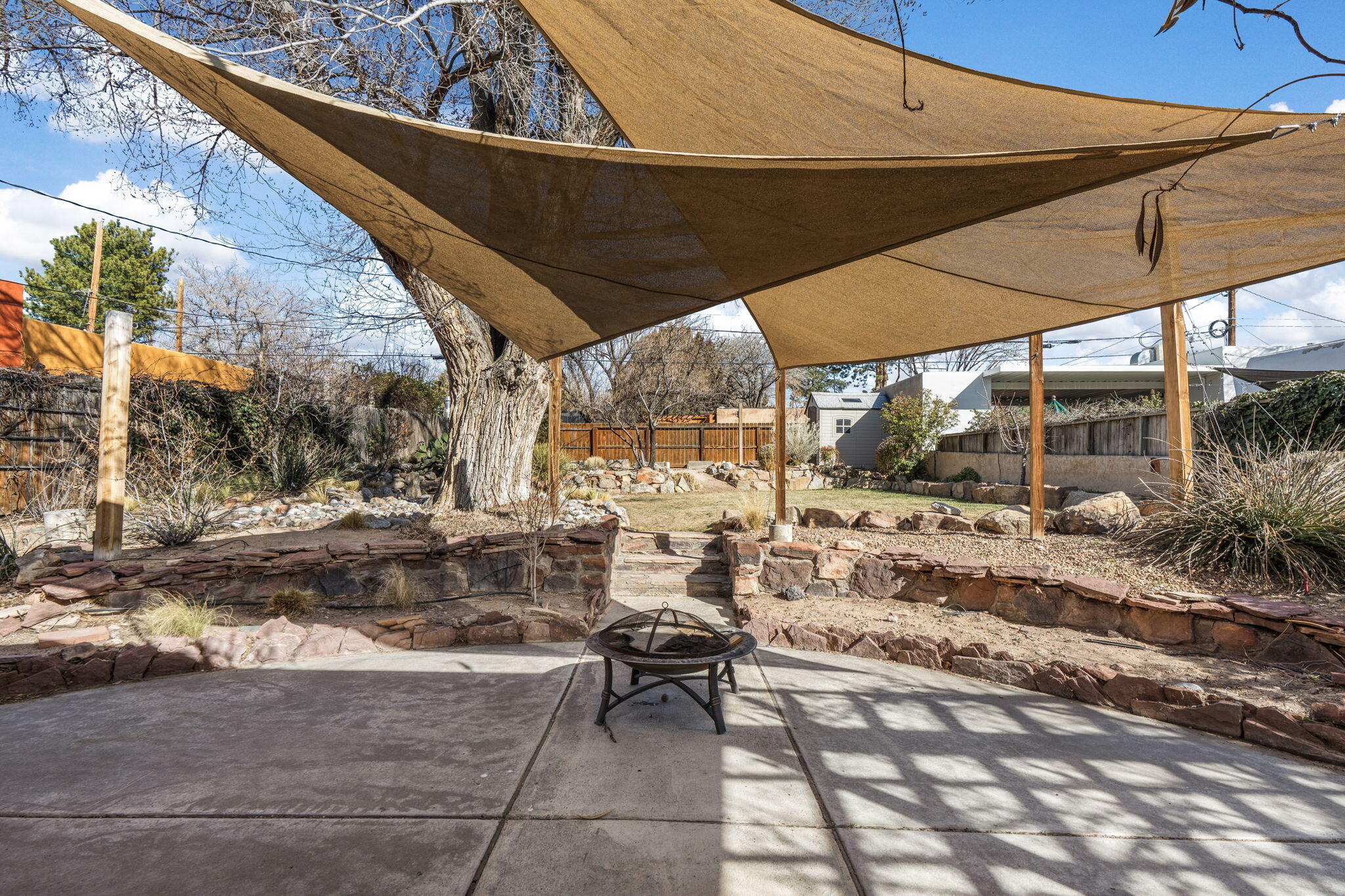 322 AMHERST Drive SE