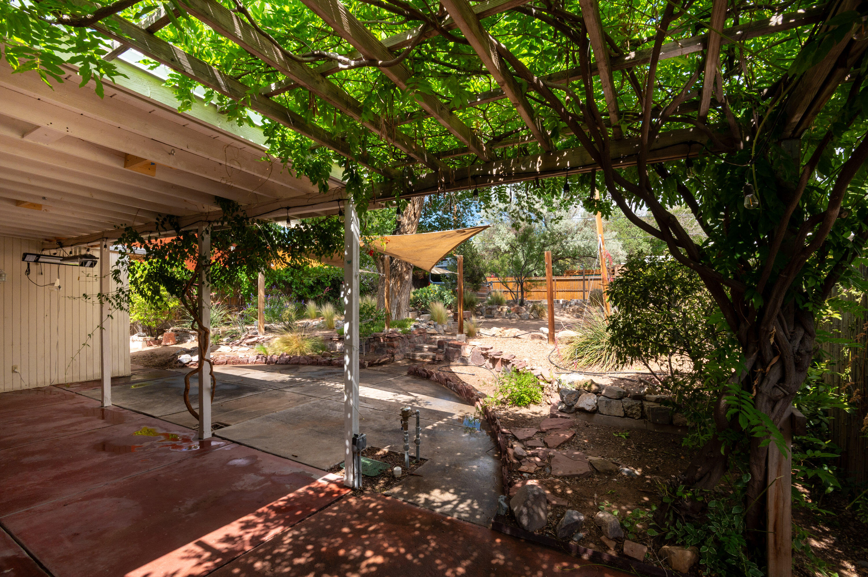 322 AMHERST Drive SE