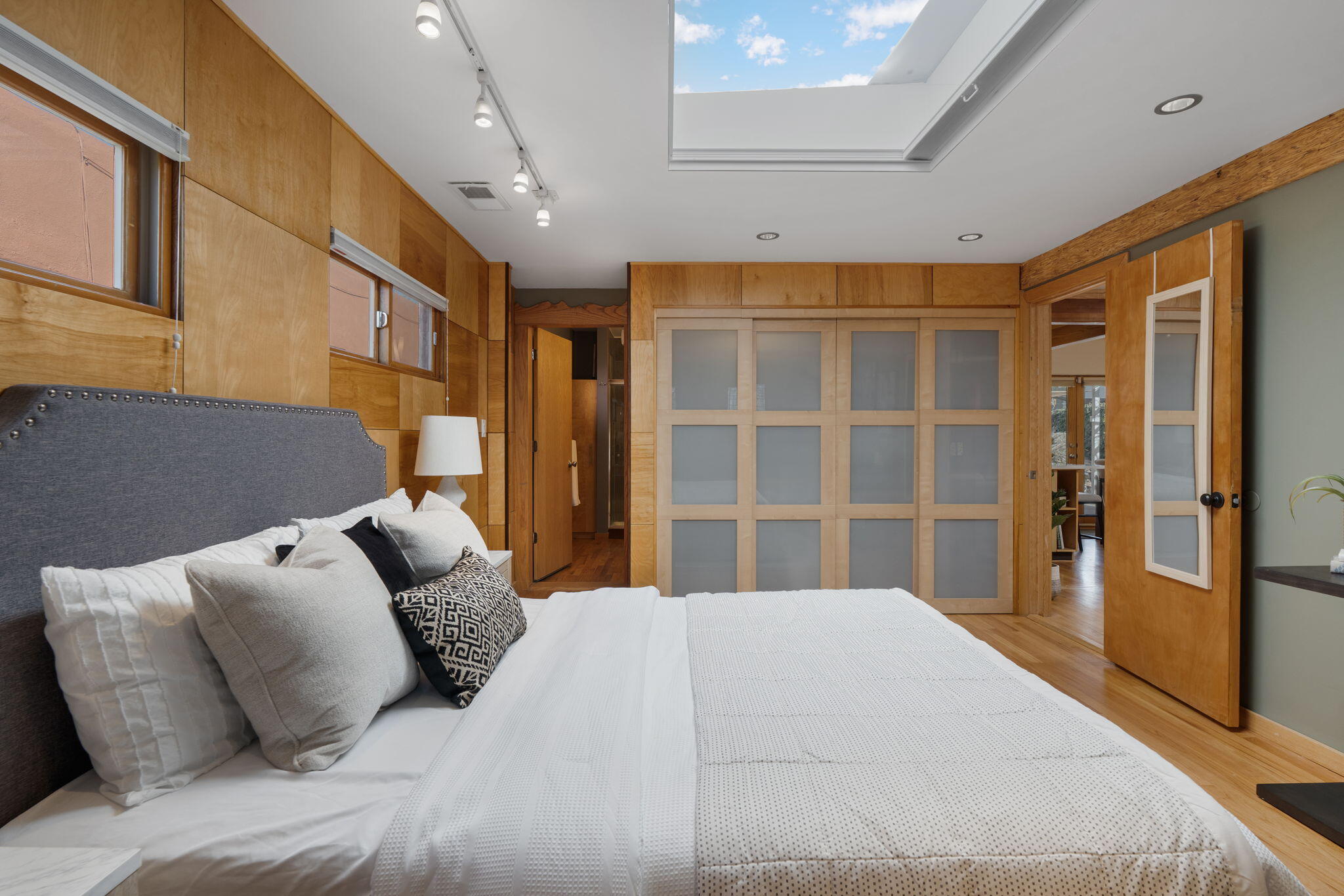 322 AMHERST Drive SE