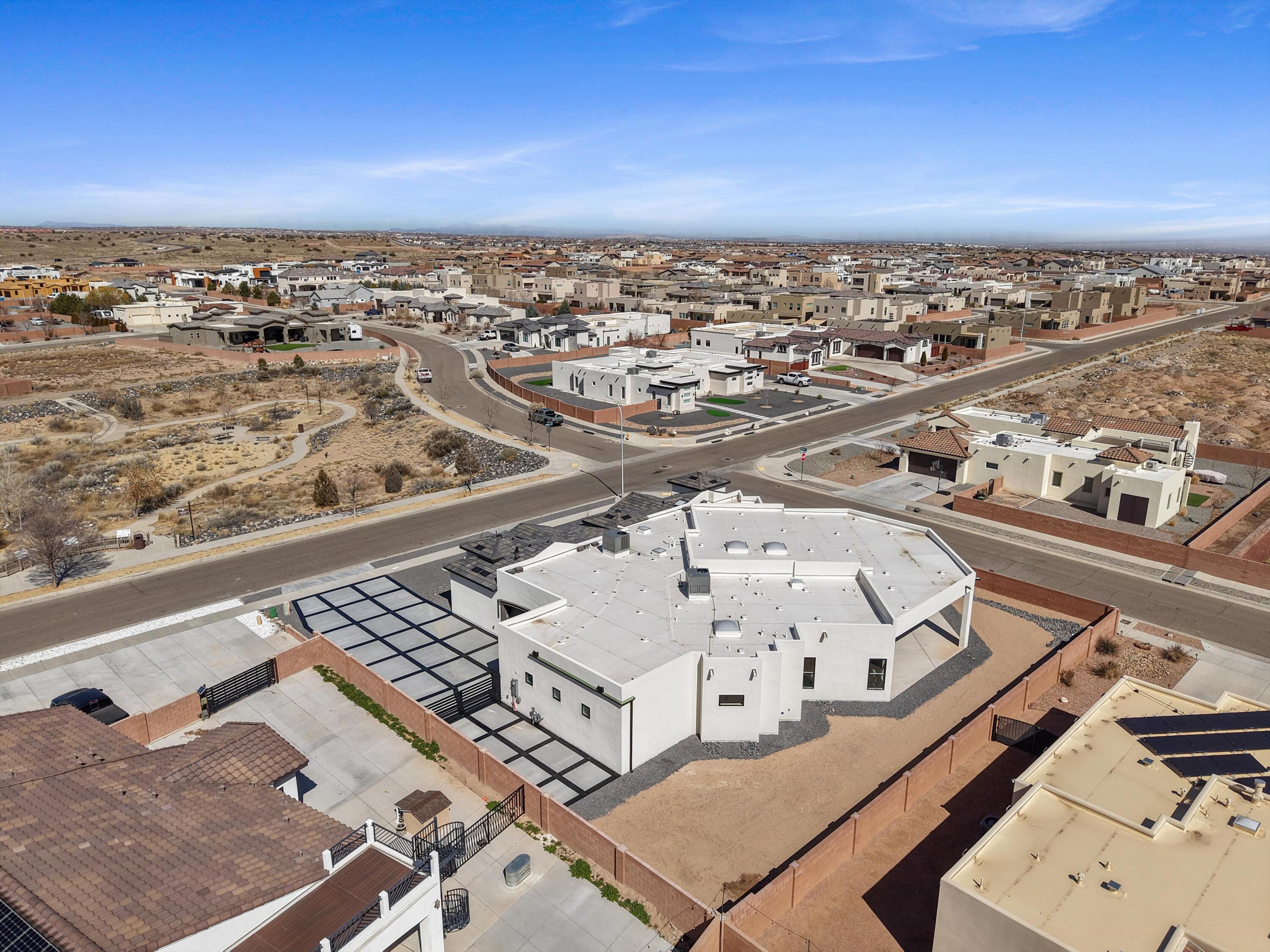 6608 Petirrojo Road NW