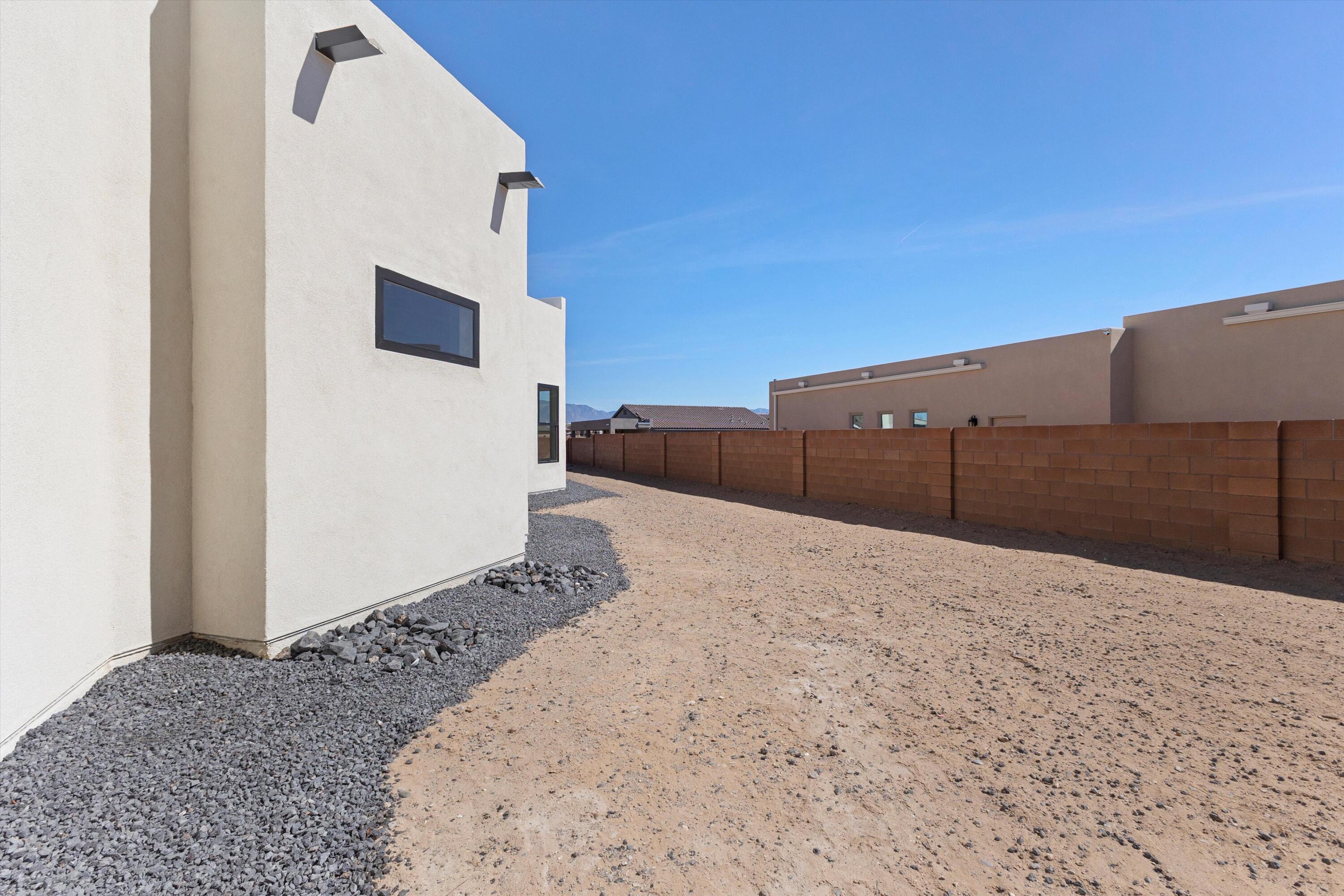 6608 Petirrojo Road NW