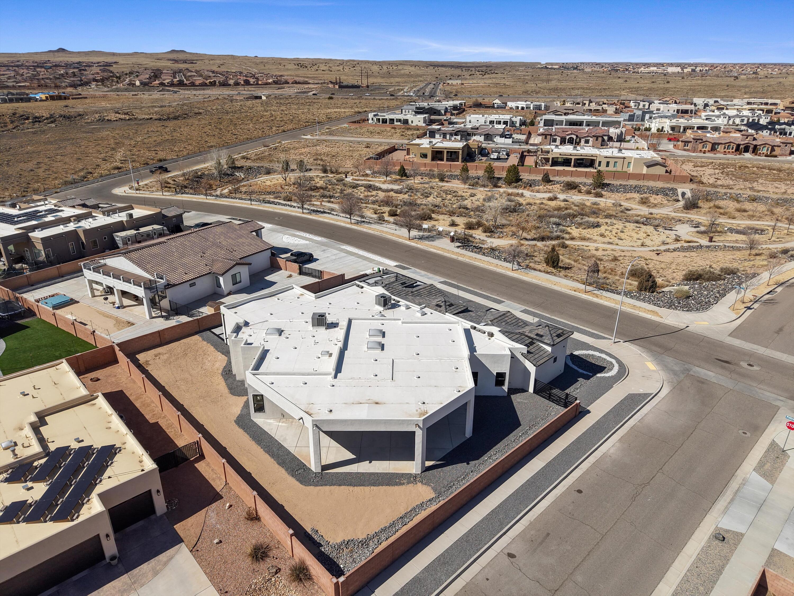 6608 Petirrojo Road NW