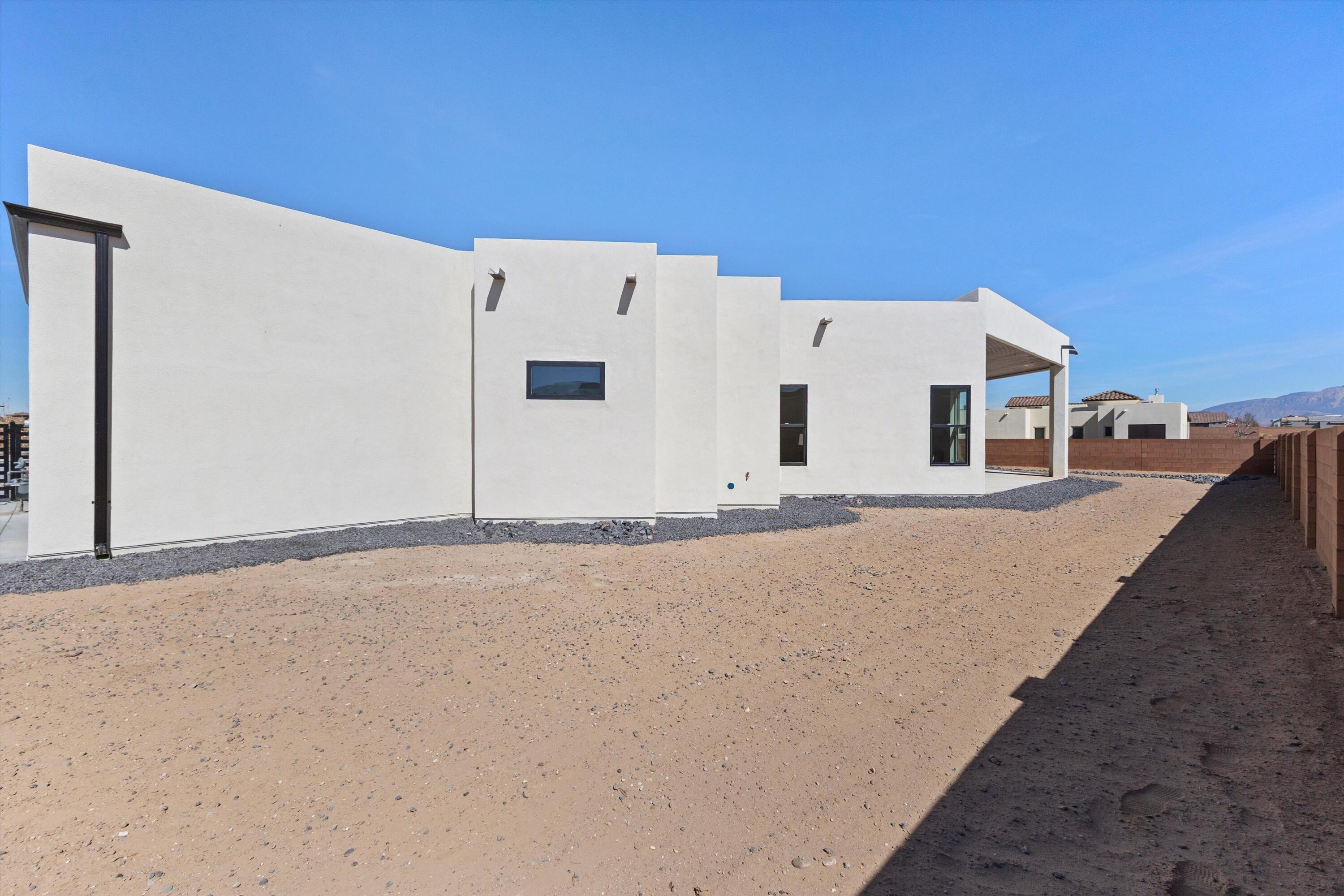 6608 Petirrojo Road NW