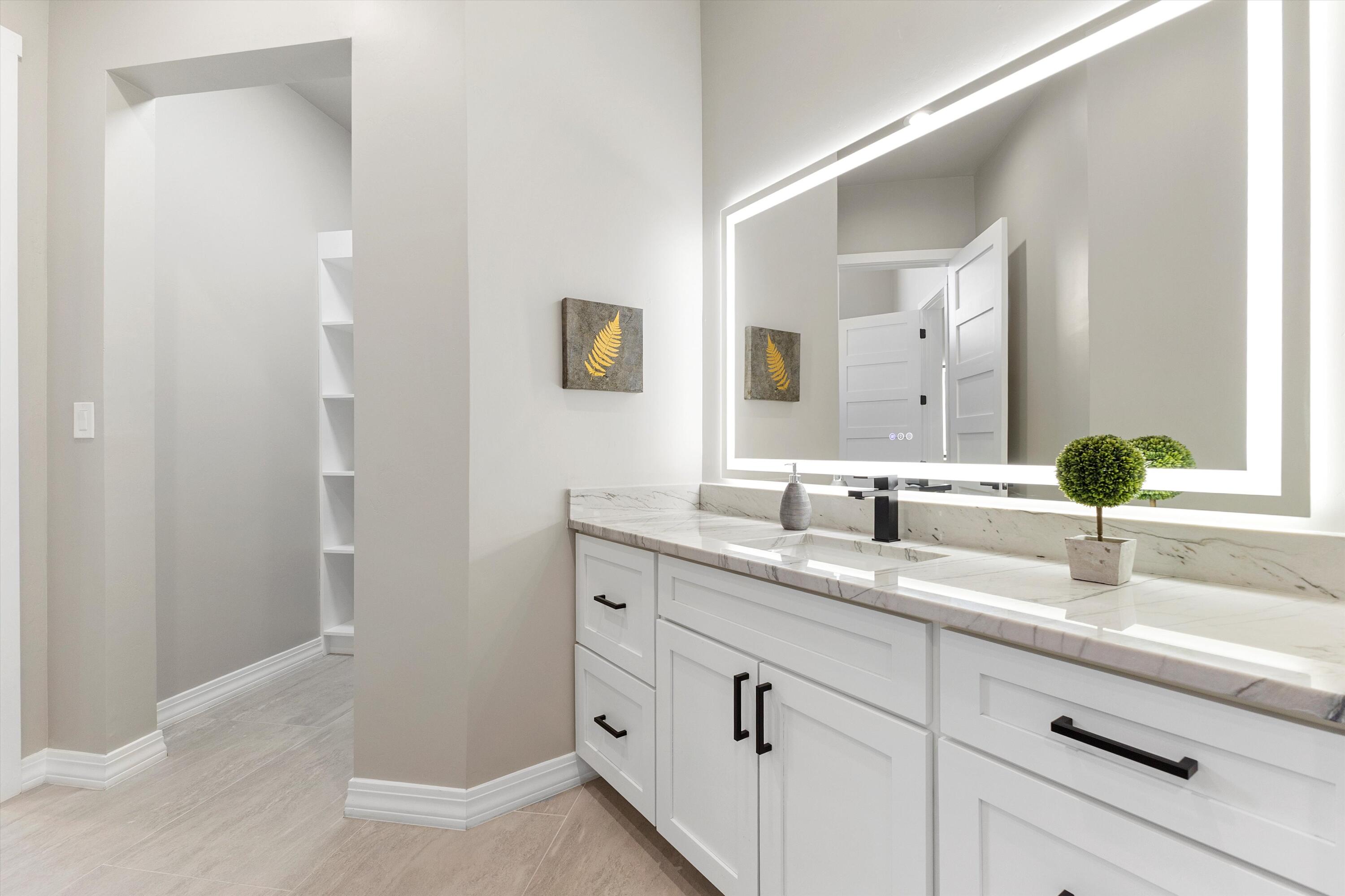 6608 Petirrojo Road NW