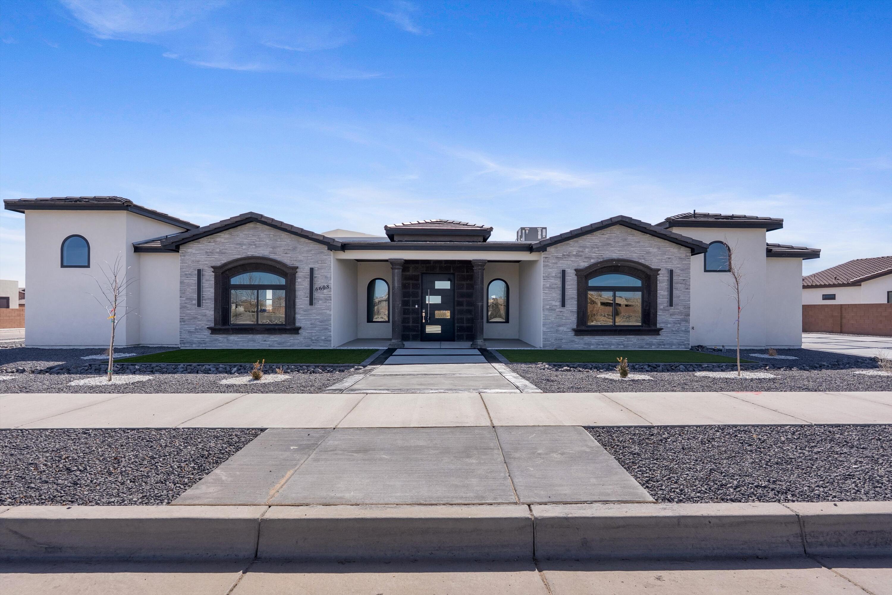 6608 Petirrojo Road NW