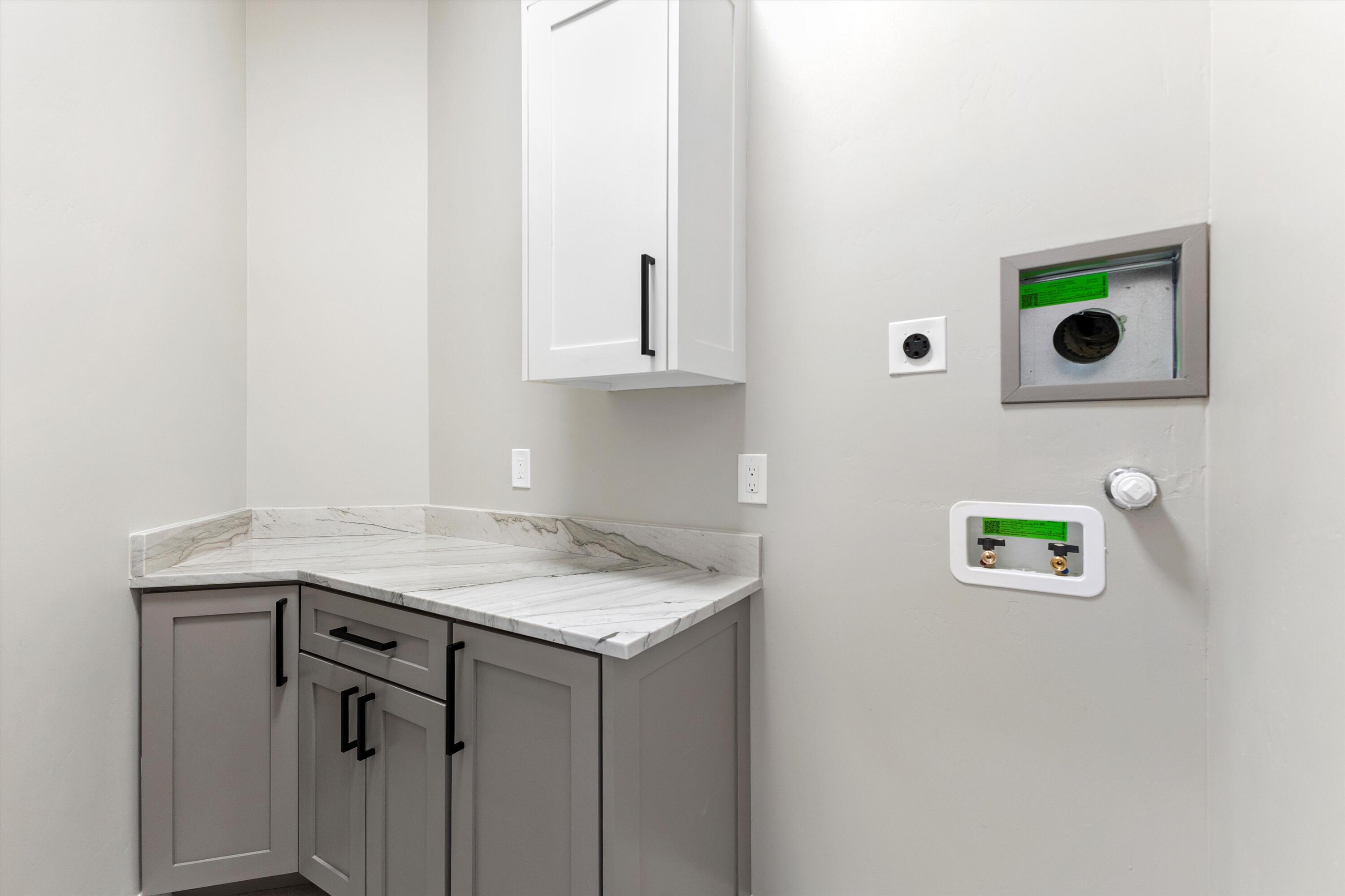 6608 Petirrojo Road NW