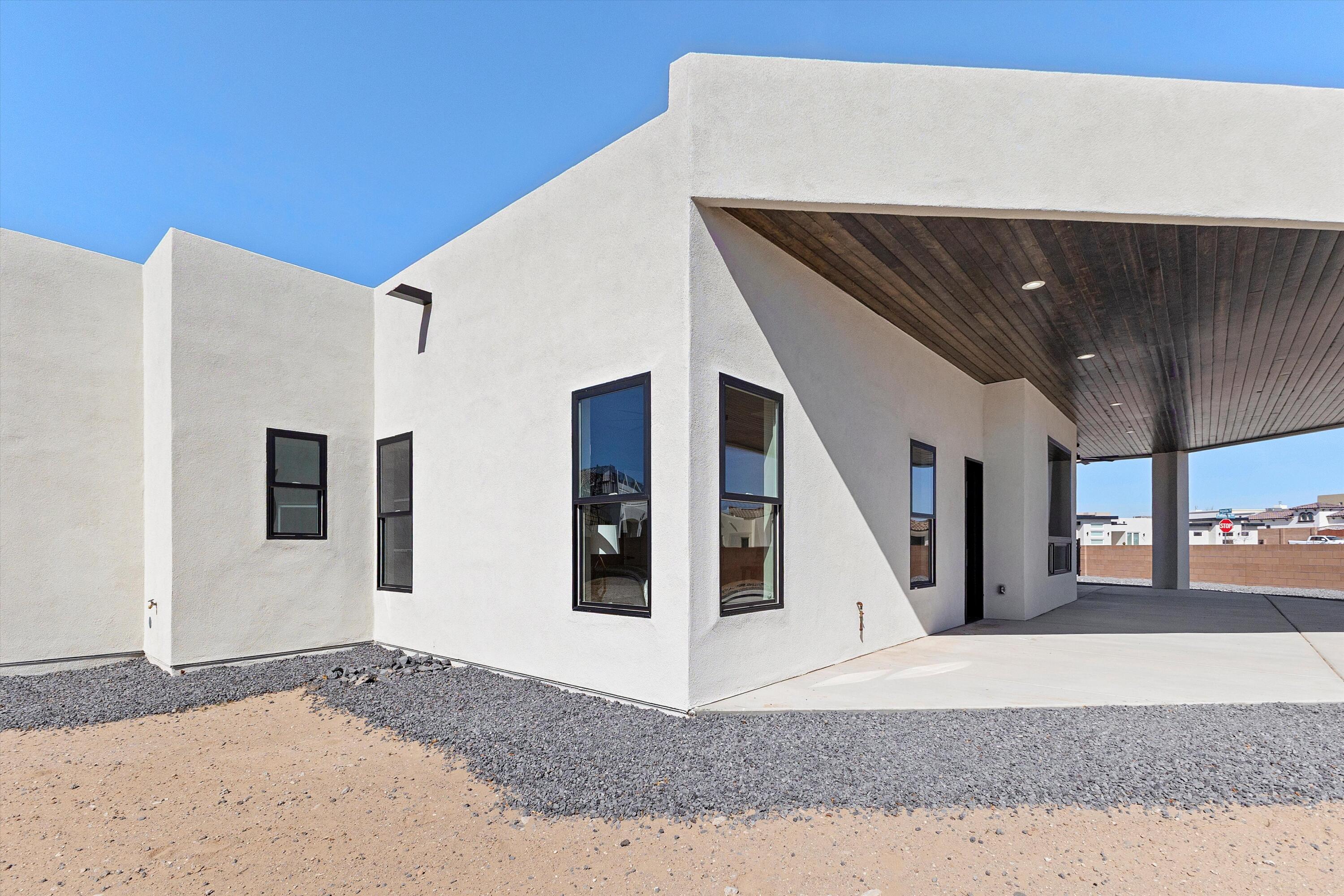 6608 Petirrojo Road NW