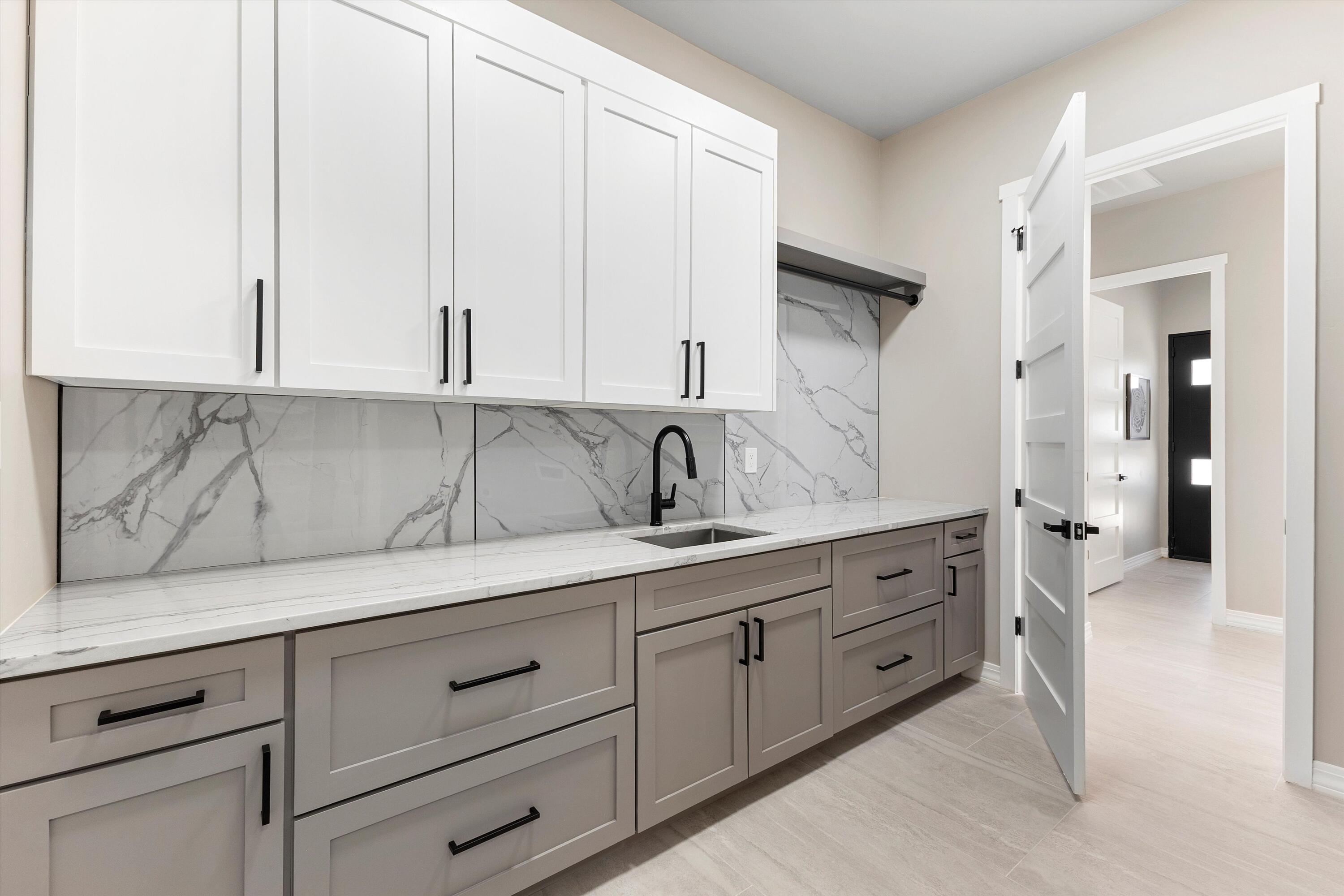 6608 Petirrojo Road NW