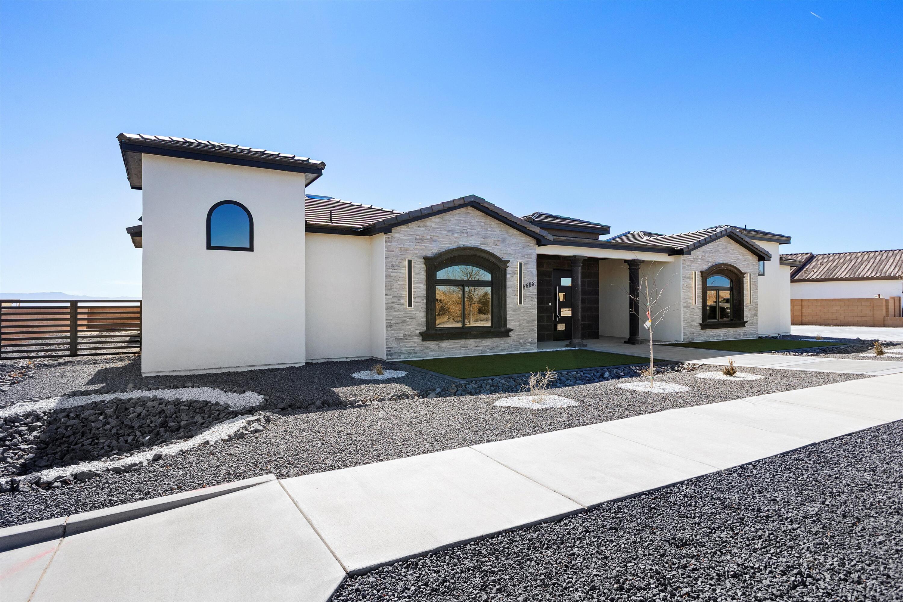 6608 Petirrojo Road NW