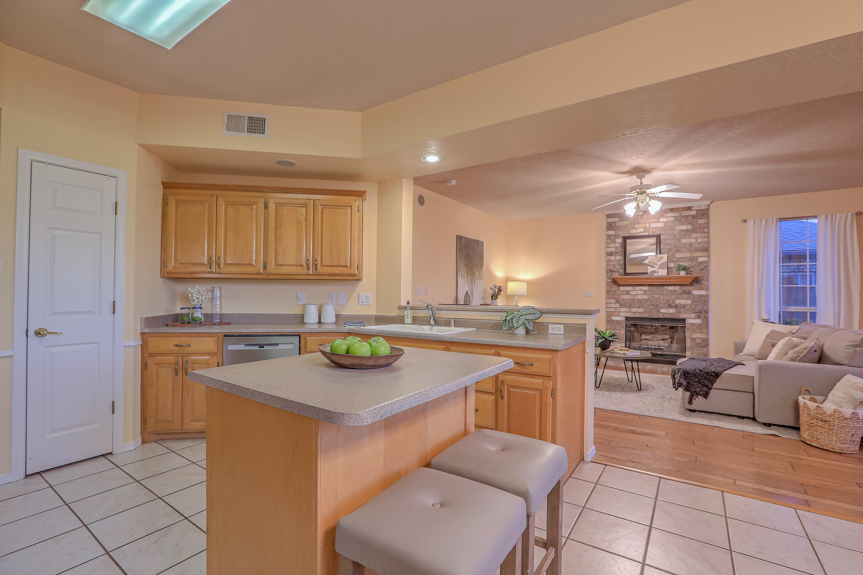 8305 Calle Soquelle NE