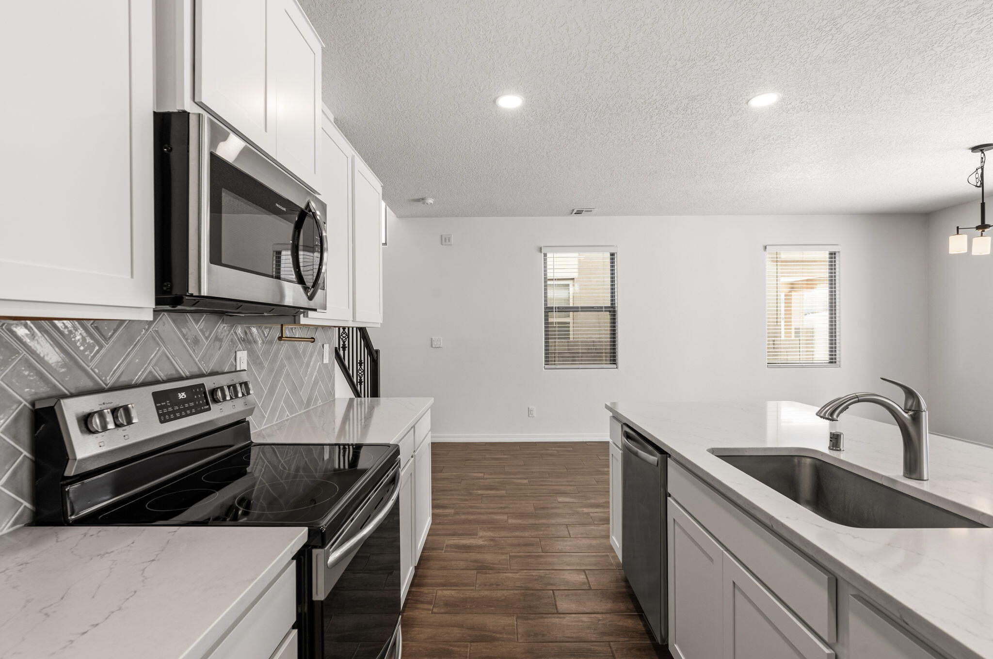 5765 Cosmo Court NE
