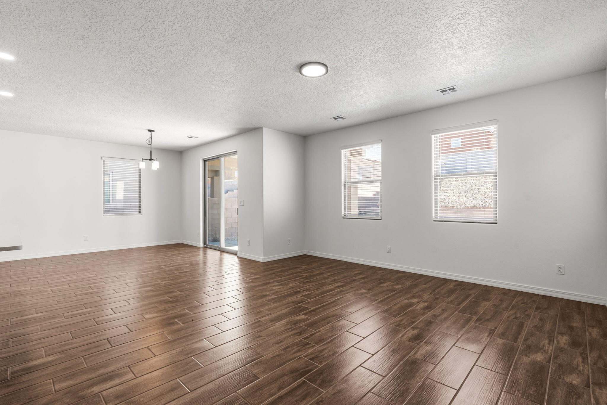 5765 Cosmo Court NE
