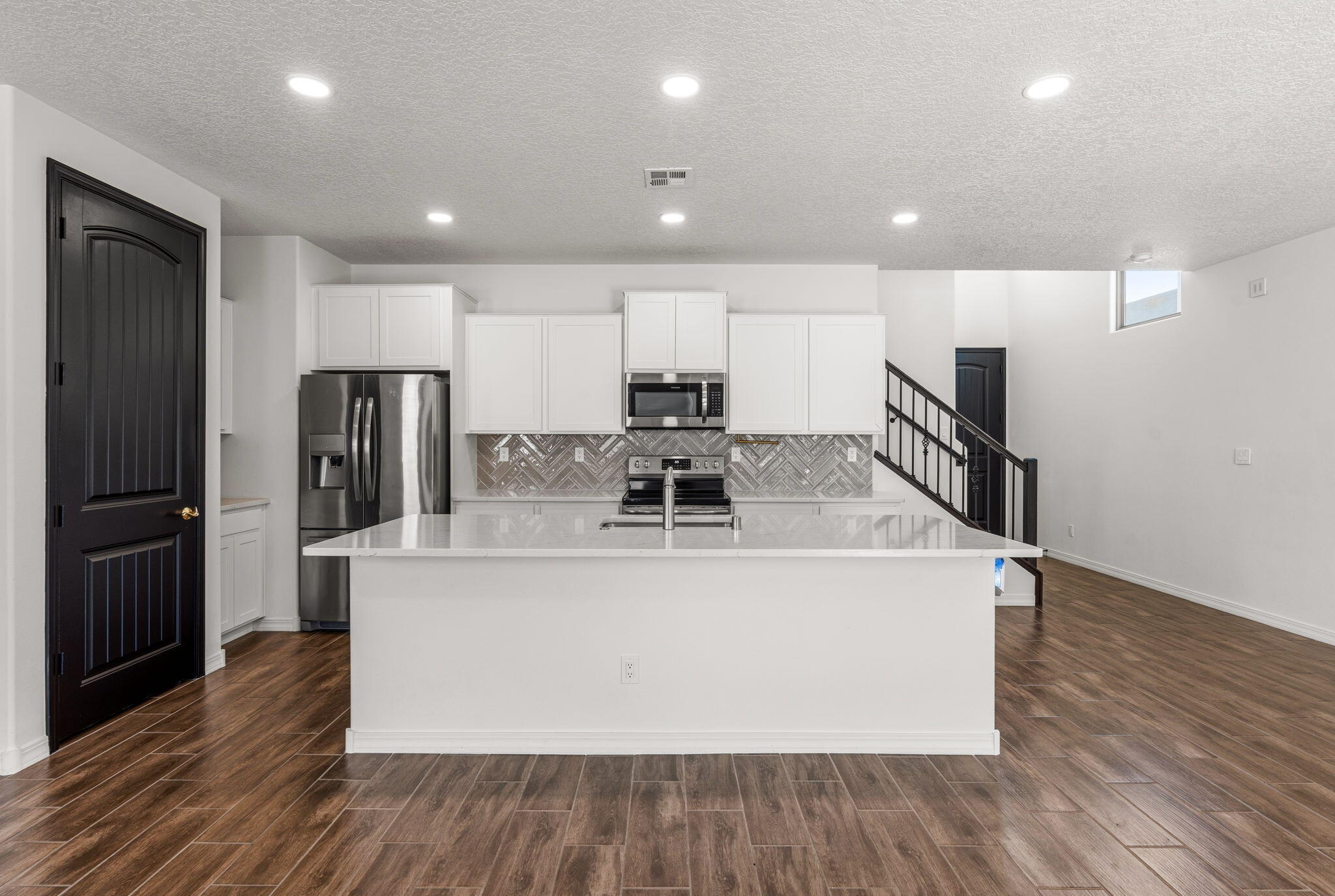 5765 Cosmo Court NE
