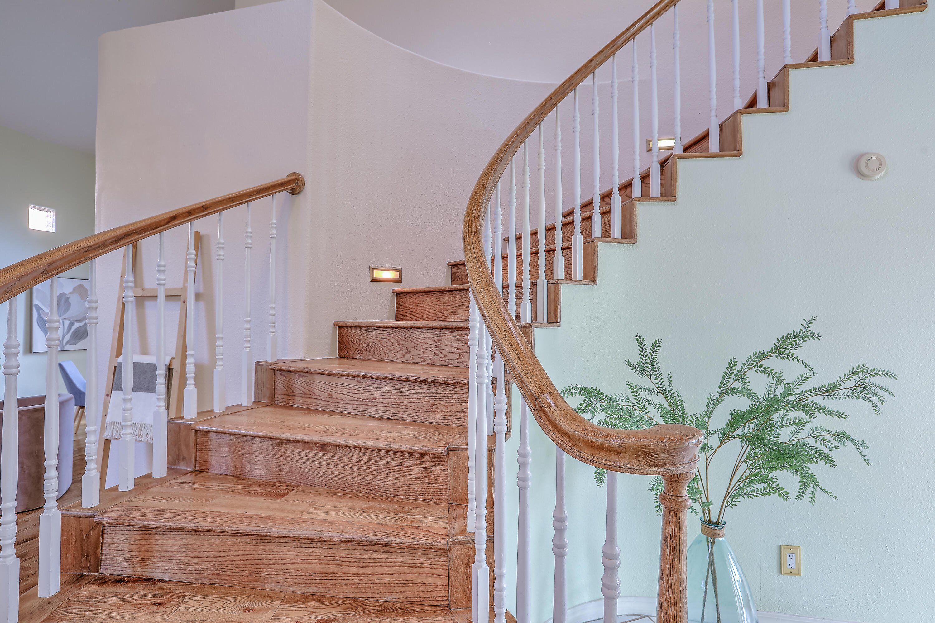 13400 Pinnacle Court NE