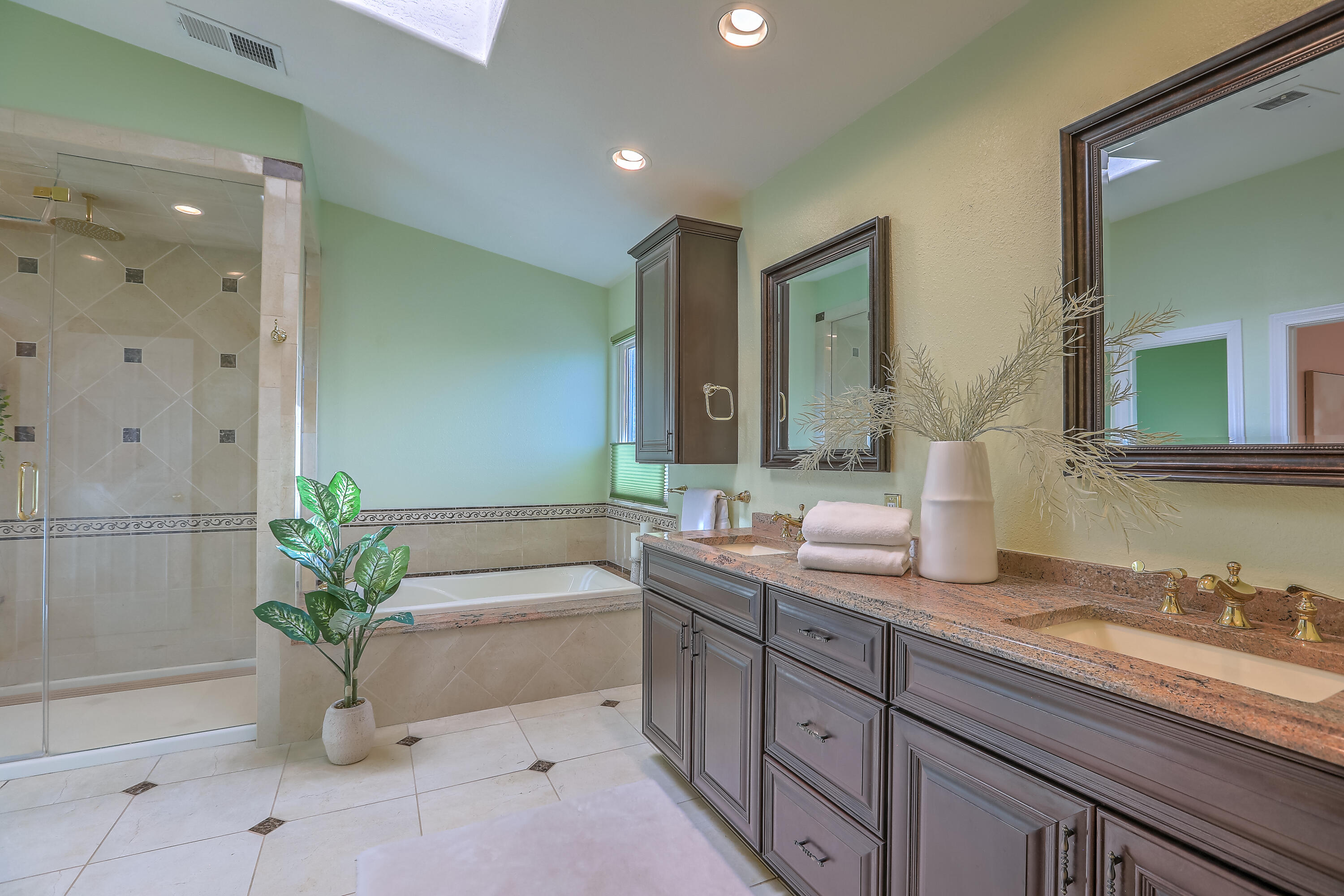 13400 Pinnacle Court NE