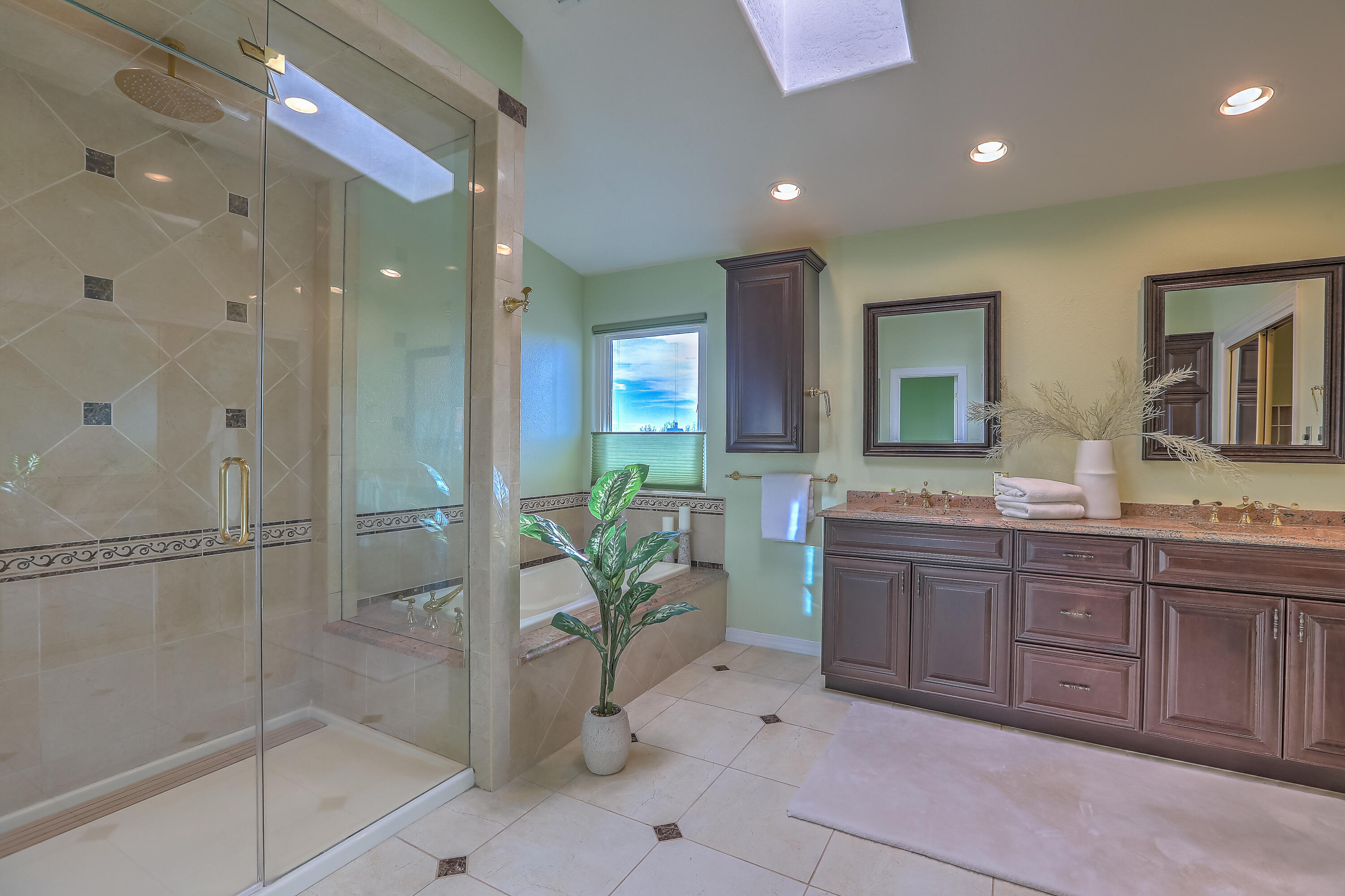 13400 Pinnacle Court NE