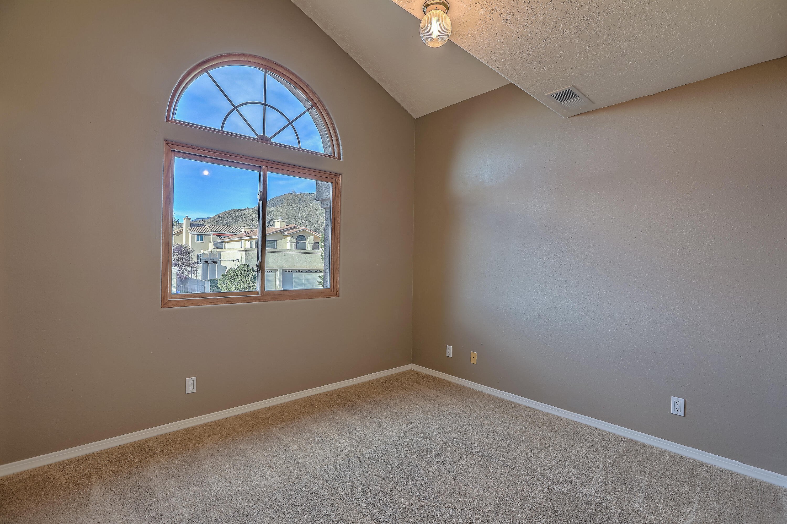 13400 Pinnacle Court NE